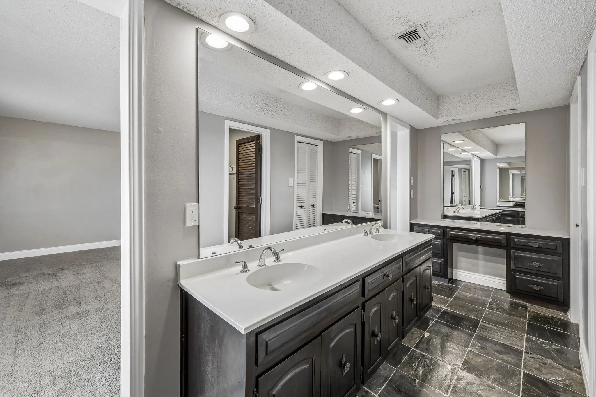 Single Family Residence For Sale in Tarrant County , 8724 Overland Drive, Fort Worth, Texas 76179, 4 Bedroom, 2 Bathroom, 2 Garage spaces, 2,550 Sqft, built in 1978, mls#21363736, Real Estate Agent in Fort Worth, Homes For Sale in Tarrant county, Homes For Sale in Fort Worth, Realtor in Fort Worth Texas, Real Estate Brokerage Independent Realty Texas, Luminita Cordes Realtor