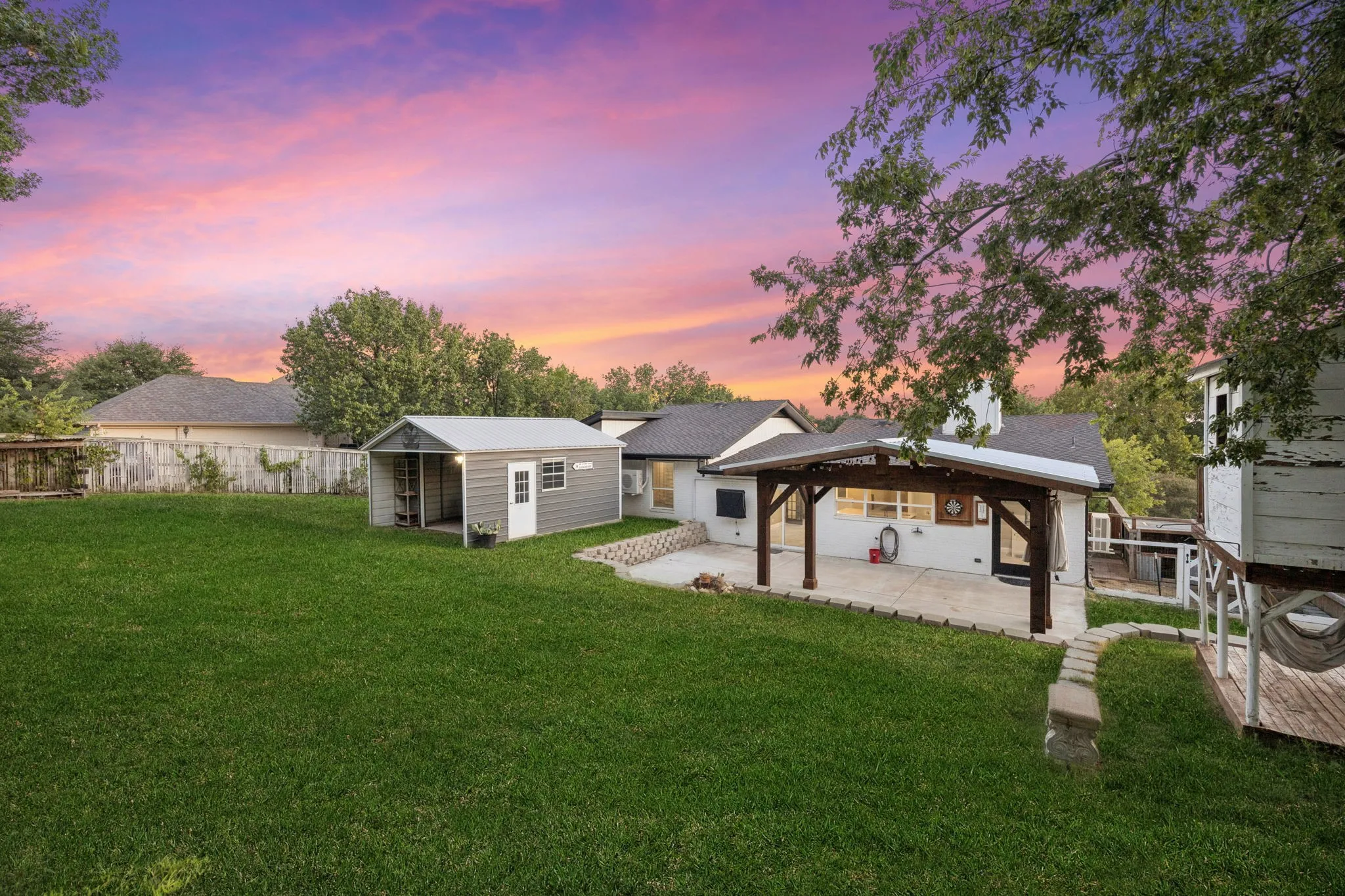 Single Family Residence For Sale in Tarrant County , 8724 Overland Drive, Fort Worth, Texas 76179, 4 Bedroom, 2 Bathroom, 2 Garage spaces, 2,550 Sqft, built in 1978, mls#21363736, Real Estate Agent in Fort Worth, Homes For Sale in Tarrant county, Homes For Sale in Fort Worth, Realtor in Fort Worth Texas, Real Estate Brokerage Independent Realty Texas, Luminita Cordes Realtor
