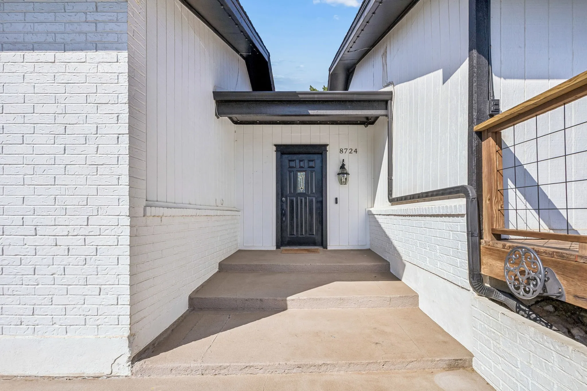 Single Family Residence For Sale in Tarrant County , 8724 Overland Drive, Fort Worth, Texas 76179, 4 Bedroom, 2 Bathroom, 2 Garage spaces, 2,550 Sqft, built in 1978, mls#21363736, Real Estate Agent in Fort Worth, Homes For Sale in Tarrant county, Homes For Sale in Fort Worth, Realtor in Fort Worth Texas, Real Estate Brokerage Independent Realty Texas, Luminita Cordes Realtor
