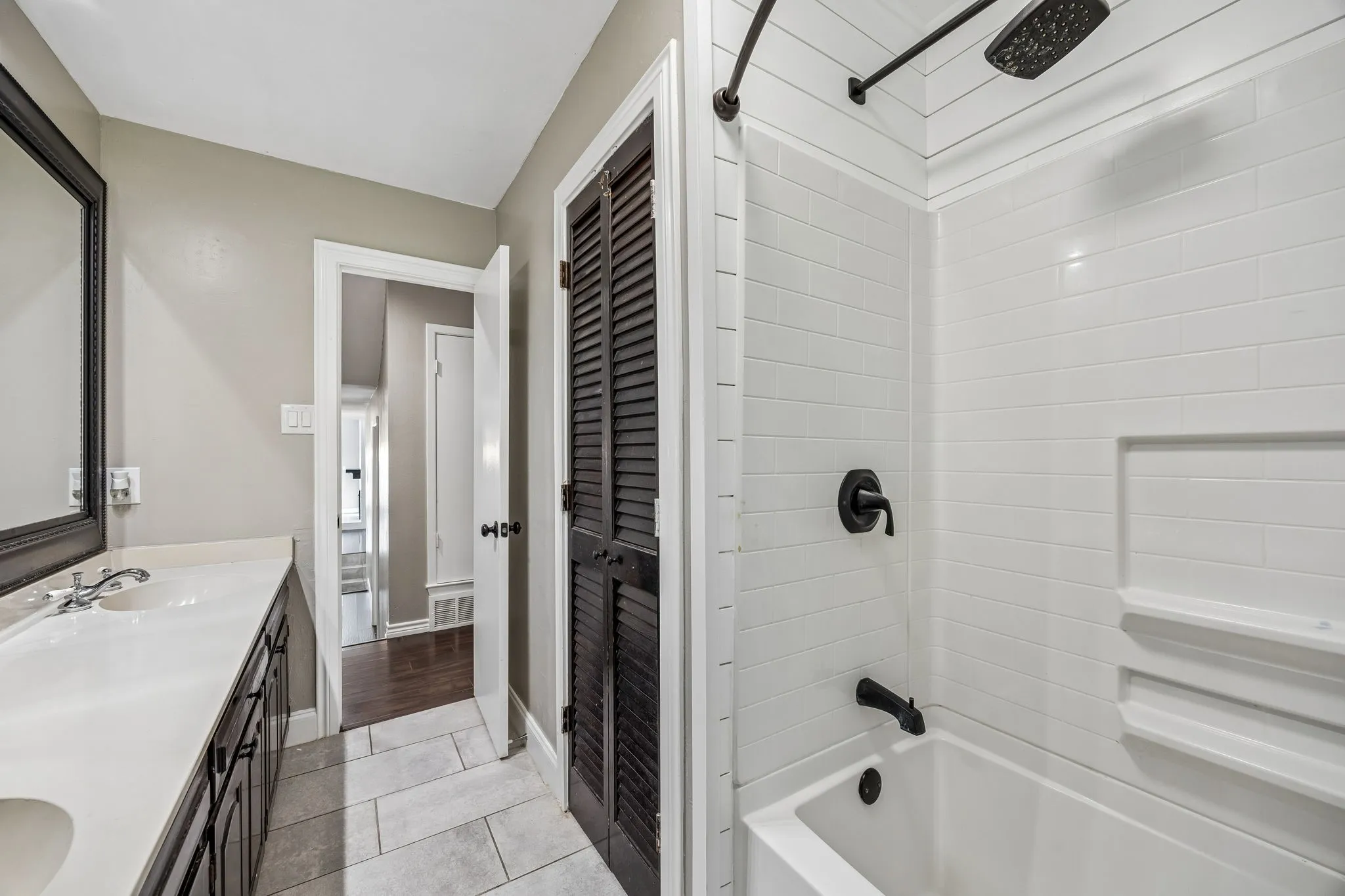 Single Family Residence For Sale in Tarrant County , 8724 Overland Drive, Fort Worth, Texas 76179, 4 Bedroom, 2 Bathroom, 2 Garage spaces, 2,550 Sqft, built in 1978, mls#21363736, Real Estate Agent in Fort Worth, Homes For Sale in Tarrant county, Homes For Sale in Fort Worth, Realtor in Fort Worth Texas, Real Estate Brokerage Independent Realty Texas, Luminita Cordes Realtor