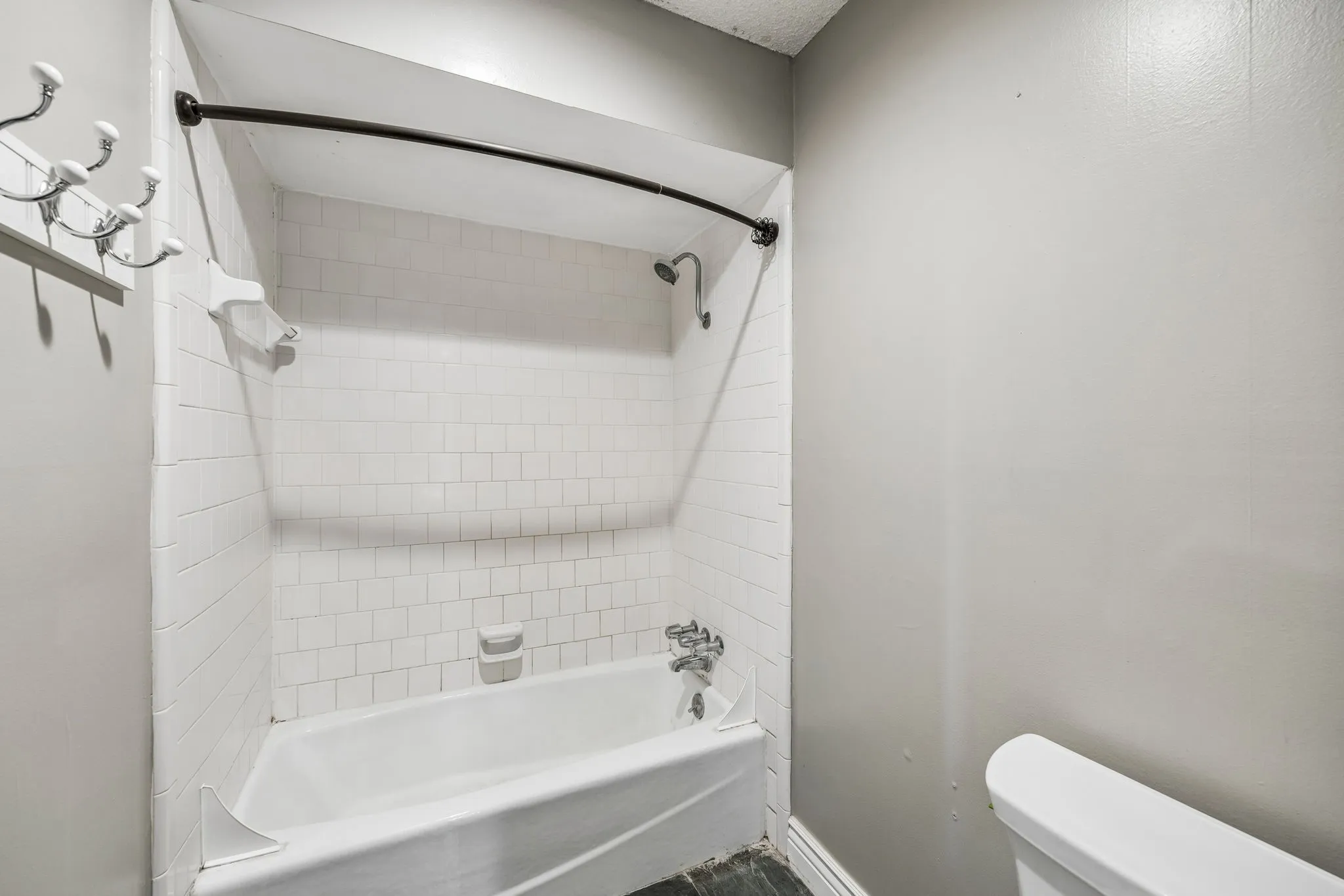 Single Family Residence For Sale in Tarrant County , 8724 Overland Drive, Fort Worth, Texas 76179, 4 Bedroom, 2 Bathroom, 2 Garage spaces, 2,550 Sqft, built in 1978, mls#21363736, Real Estate Agent in Fort Worth, Homes For Sale in Tarrant county, Homes For Sale in Fort Worth, Realtor in Fort Worth Texas, Real Estate Brokerage Independent Realty Texas, Luminita Cordes Realtor