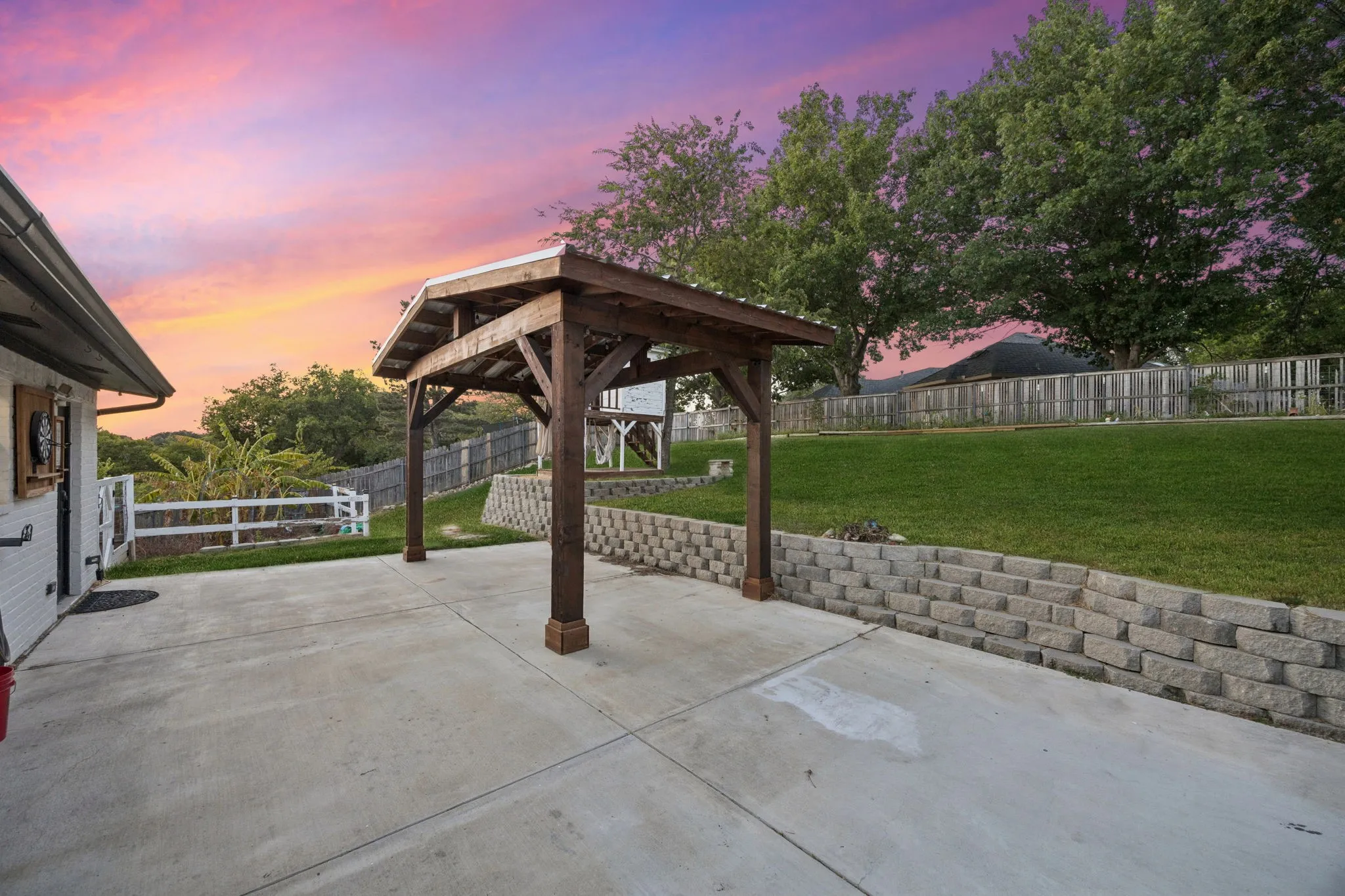 Single Family Residence For Sale in Tarrant County , 8724 Overland Drive, Fort Worth, Texas 76179, 4 Bedroom, 2 Bathroom, 2 Garage spaces, 2,550 Sqft, built in 1978, mls#21363736, Real Estate Agent in Fort Worth, Homes For Sale in Tarrant county, Homes For Sale in Fort Worth, Realtor in Fort Worth Texas, Real Estate Brokerage Independent Realty Texas, Luminita Cordes Realtor