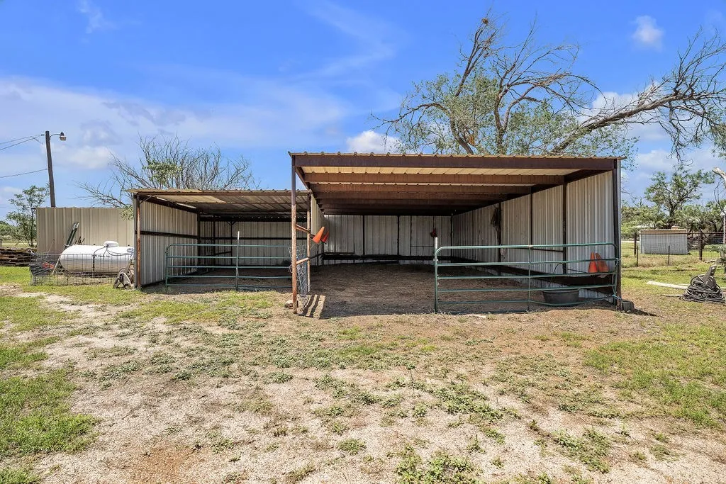 Single Family Residence For Sale in Howard County , 5807 Walter Road, Big Spring, Texas 79720, 4 Bedroom, 1 Bathroom, Garage spaces, 1,932 Sqft, built in 2003, mls#21363956, Real Estate Agent in Big Spring, Homes For Sale in Howard county, Homes For Sale in Big Spring, Realtor in Big Spring Texas, Real Estate Brokerage Independent Realty Texas, Luminita Cordes Realtor