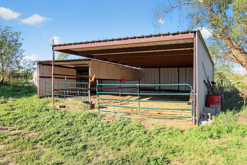 Single Family Residence For Sale in Howard County , 5807 Walter Road, Big Spring, Texas 79720, 4 Bedroom, 1 Bathroom, Garage spaces, 1,932 Sqft, built in 2003, mls#21363956, Real Estate Agent in Big Spring, Homes For Sale in Howard county, Homes For Sale in Big Spring, Realtor in Big Spring Texas, Real Estate Brokerage Independent Realty Texas, Luminita Cordes Realtor