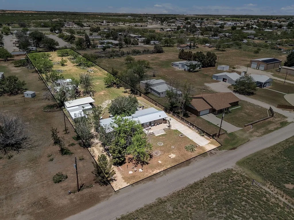 Single Family Residence For Sale in Howard County , 5807 Walter Road, Big Spring, Texas 79720, 4 Bedroom, 1 Bathroom, Garage spaces, 1,932 Sqft, built in 2003, mls#21363956, Real Estate Agent in Big Spring, Homes For Sale in Howard county, Homes For Sale in Big Spring, Realtor in Big Spring Texas, Real Estate Brokerage Independent Realty Texas, Luminita Cordes Realtor