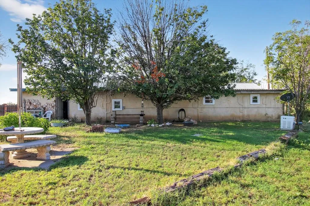 Single Family Residence For Sale in Howard County , 5807 Walter Road, Big Spring, Texas 79720, 4 Bedroom, 1 Bathroom, Garage spaces, 1,932 Sqft, built in 2003, mls#21363956, Real Estate Agent in Big Spring, Homes For Sale in Howard county, Homes For Sale in Big Spring, Realtor in Big Spring Texas, Real Estate Brokerage Independent Realty Texas, Luminita Cordes Realtor