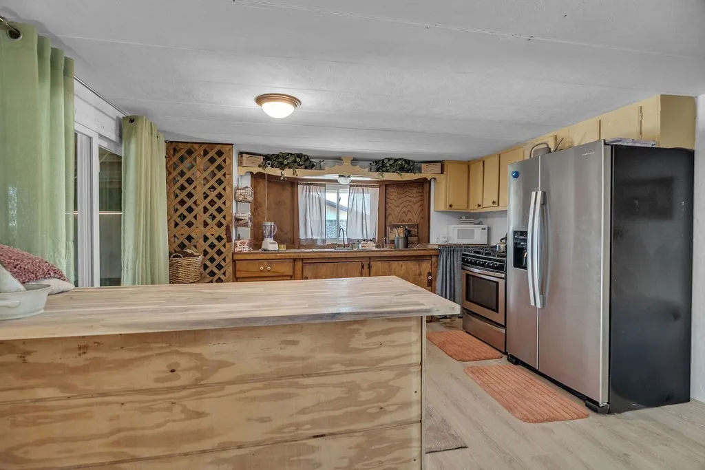Single Family Residence For Sale in Howard County , 5807 Walter Road, Big Spring, Texas 79720, 4 Bedroom, 1 Bathroom, Garage spaces, 1,932 Sqft, built in 2003, mls#21363956, Real Estate Agent in Big Spring, Homes For Sale in Howard county, Homes For Sale in Big Spring, Realtor in Big Spring Texas, Real Estate Brokerage Independent Realty Texas, Luminita Cordes Realtor