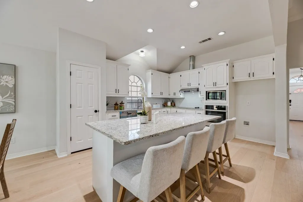 Single Family Residence For Rent in Dallas County , 1412 Melody Lane, Carrollton, Texas 75006, 4 Bedroom, 2 Bathroom, 2 Garage spaces, 2,369 Sqft, built in 1993, mls#21364408, Real Estate Agent in Carrollton, Homes For Rent in Dallas county, Homes For Rent in Carrollton, Realtor in Carrollton Texas, Real Estate Brokerage Independent Realty Texas, Luminita Cordes Realtor