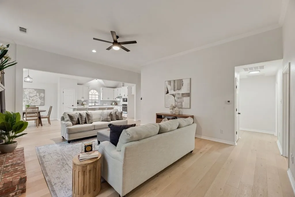 Single Family Residence For Rent in Dallas County , 1412 Melody Lane, Carrollton, Texas 75006, 4 Bedroom, 2 Bathroom, 2 Garage spaces, 2,369 Sqft, built in 1993, mls#21364408, Real Estate Agent in Carrollton, Homes For Rent in Dallas county, Homes For Rent in Carrollton, Realtor in Carrollton Texas, Real Estate Brokerage Independent Realty Texas, Luminita Cordes Realtor