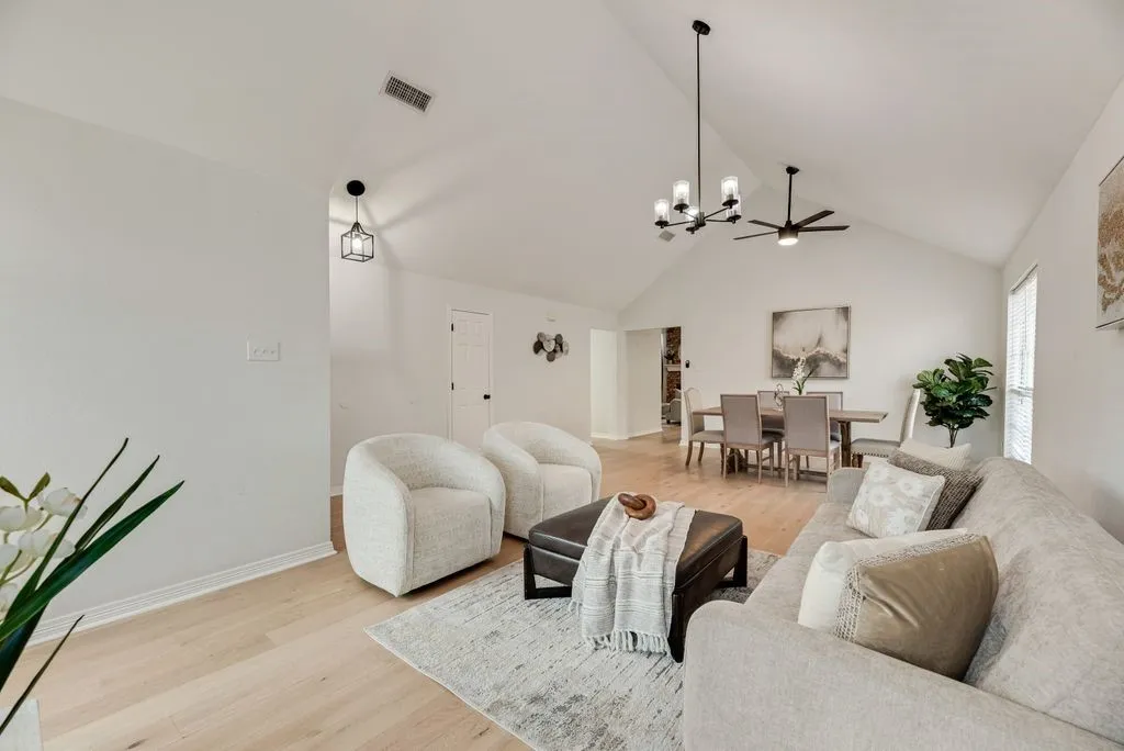 Single Family Residence For Rent in Dallas County , 1412 Melody Lane, Carrollton, Texas 75006, 4 Bedroom, 2 Bathroom, 2 Garage spaces, 2,369 Sqft, built in 1993, mls#21364408, Real Estate Agent in Carrollton, Homes For Rent in Dallas county, Homes For Rent in Carrollton, Realtor in Carrollton Texas, Real Estate Brokerage Independent Realty Texas, Luminita Cordes Realtor
