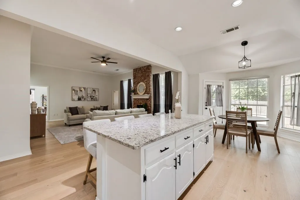 Single Family Residence For Rent in Dallas County , 1412 Melody Lane, Carrollton, Texas 75006, 4 Bedroom, 2 Bathroom, 2 Garage spaces, 2,369 Sqft, built in 1993, mls#21364408, Real Estate Agent in Carrollton, Homes For Rent in Dallas county, Homes For Rent in Carrollton, Realtor in Carrollton Texas, Real Estate Brokerage Independent Realty Texas, Luminita Cordes Realtor