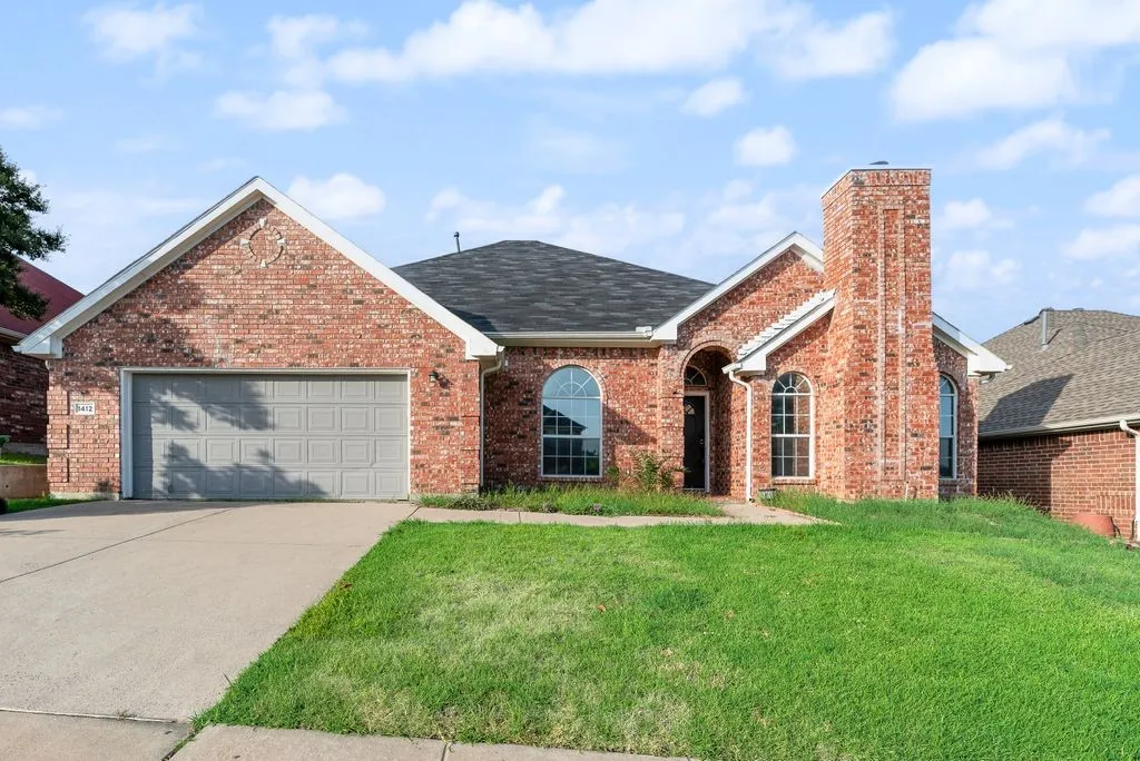 Single Family Residence For Rent in Dallas County , 1412 Melody Lane, Carrollton, Texas 75006, 4 Bedroom, 2 Bathroom, 2 Garage spaces, 2,369 Sqft, built in 1993, mls#21364408, Real Estate Agent in Carrollton, Homes For Rent in Dallas county, Homes For Rent in Carrollton, Realtor in Carrollton Texas, Real Estate Brokerage Independent Realty Texas, Luminita Cordes Realtor