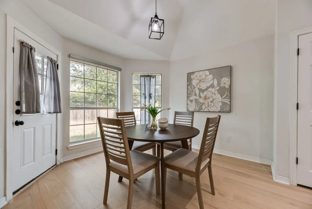 Single Family Residence For Rent in Dallas County , 1412 Melody Lane, Carrollton, Texas 75006, 4 Bedroom, 2 Bathroom, 2 Garage spaces, 2,369 Sqft, built in 1993, mls#21364408, Real Estate Agent in Carrollton, Homes For Rent in Dallas county, Homes For Rent in Carrollton, Realtor in Carrollton Texas, Real Estate Brokerage Independent Realty Texas, Luminita Cordes Realtor