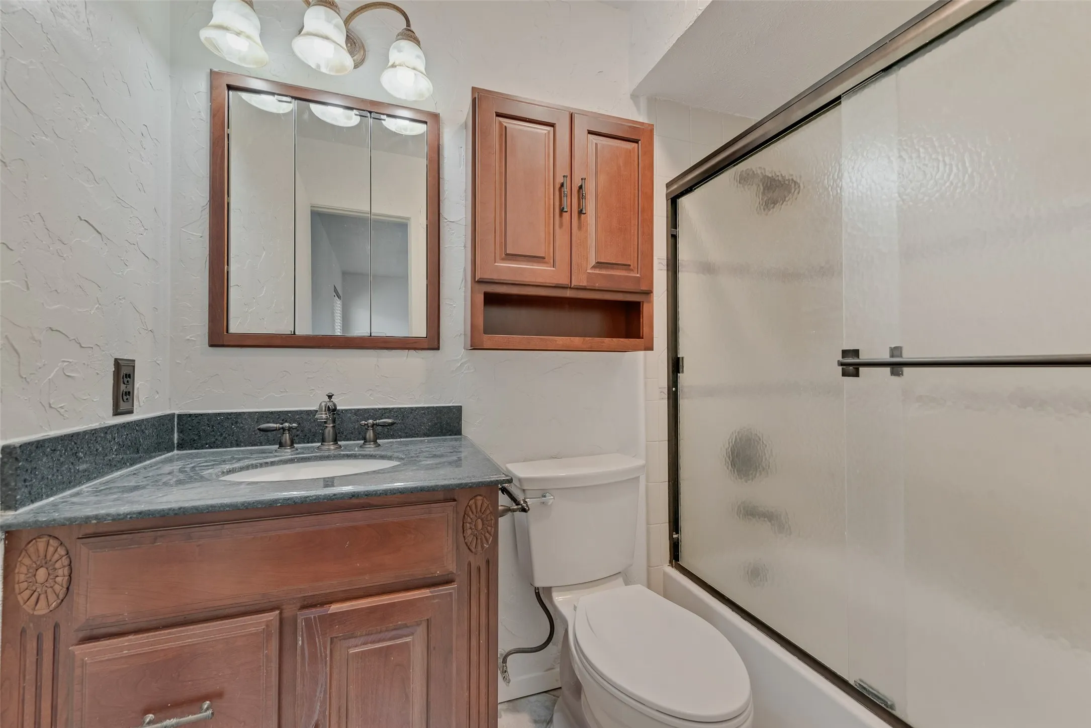 Single Family Residence For Sale in Dallas County , 4612 Gleneagle Street, Mesquite, Texas 75150, 3 Bedroom, 2 Bathroom, 2 Garage spaces, 1,472 Sqft, built in 1980, mls#21364402, Real Estate Agent in Mesquite, Homes For Sale in Dallas county, Homes For Sale in Mesquite, Realtor in Mesquite Texas, Real Estate Brokerage Independent Realty Texas, Luminita Cordes Realtor