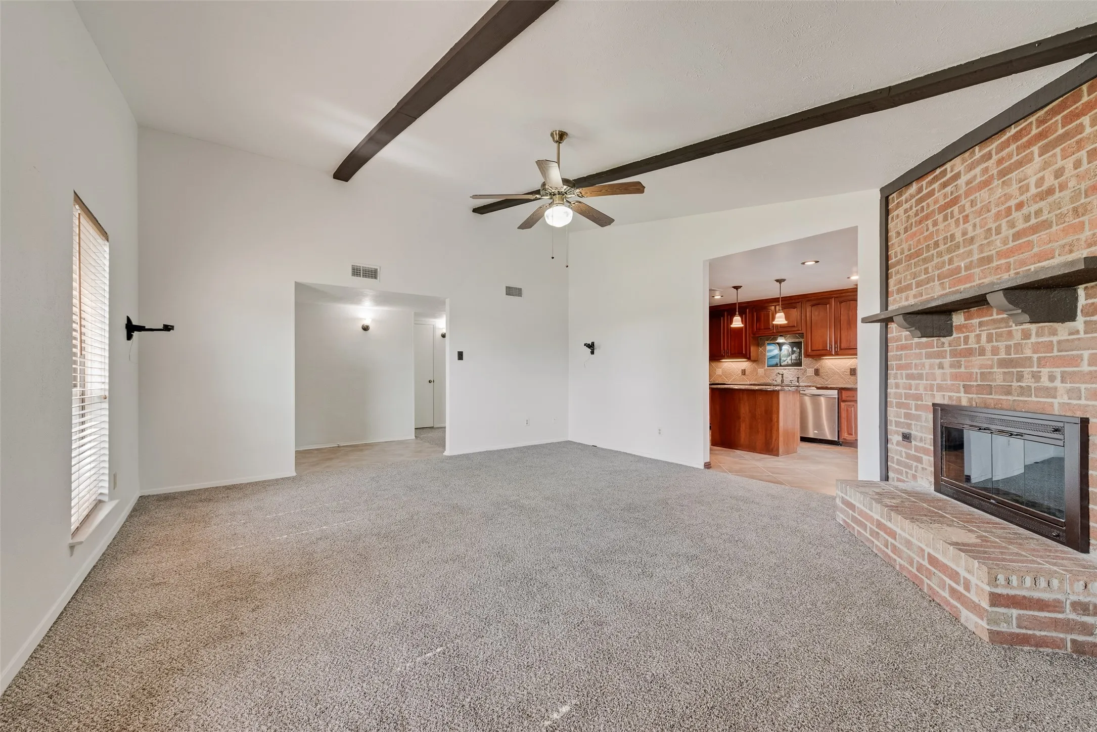 Single Family Residence For Sale in Dallas County , 4612 Gleneagle Street, Mesquite, Texas 75150, 3 Bedroom, 2 Bathroom, 2 Garage spaces, 1,472 Sqft, built in 1980, mls#21364402, Real Estate Agent in Mesquite, Homes For Sale in Dallas county, Homes For Sale in Mesquite, Realtor in Mesquite Texas, Real Estate Brokerage Independent Realty Texas, Luminita Cordes Realtor