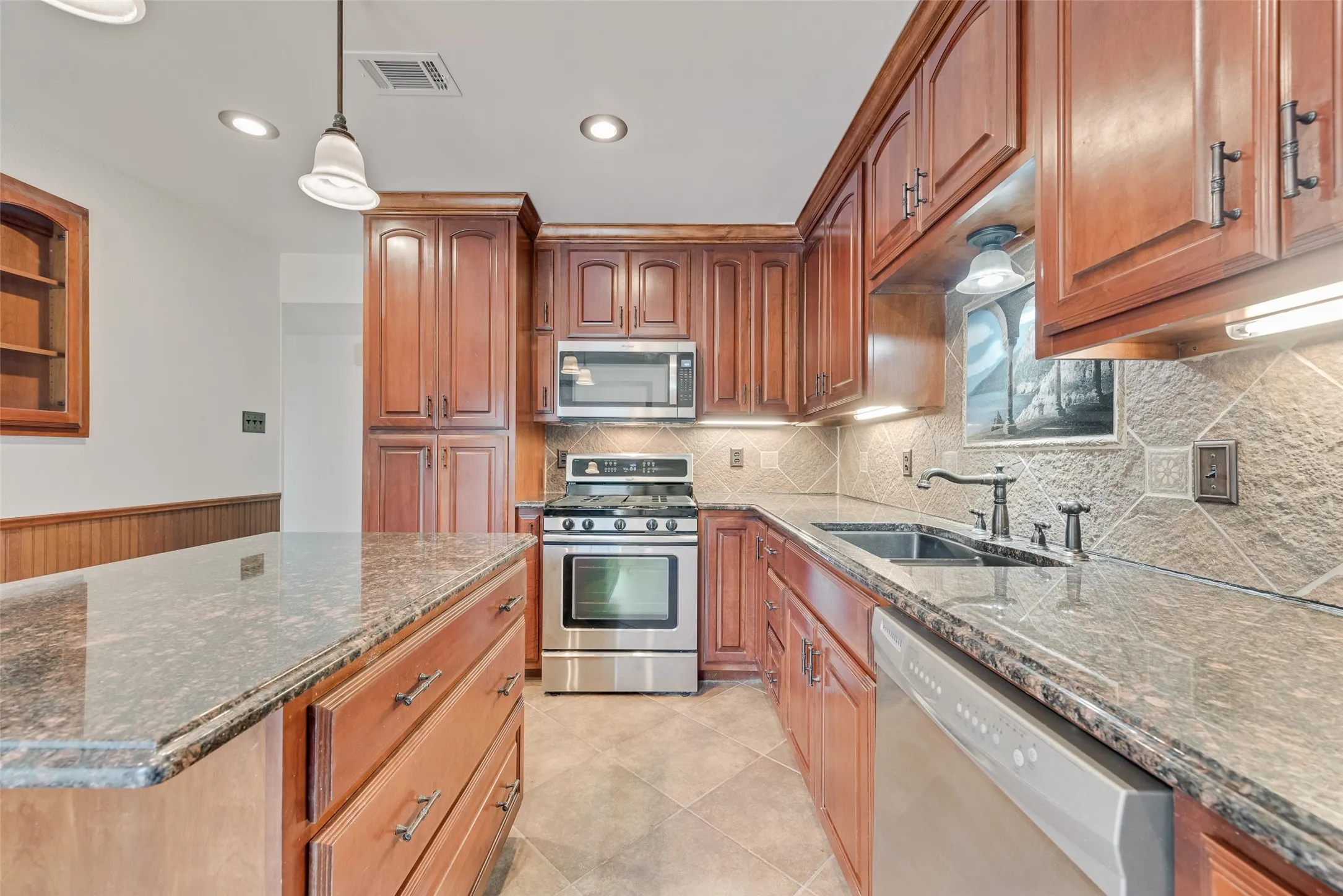 Single Family Residence For Sale in Dallas County , 4612 Gleneagle Street, Mesquite, Texas 75150, 3 Bedroom, 2 Bathroom, 2 Garage spaces, 1,472 Sqft, built in 1980, mls#21364402, Real Estate Agent in Mesquite, Homes For Sale in Dallas county, Homes For Sale in Mesquite, Realtor in Mesquite Texas, Real Estate Brokerage Independent Realty Texas, Luminita Cordes Realtor