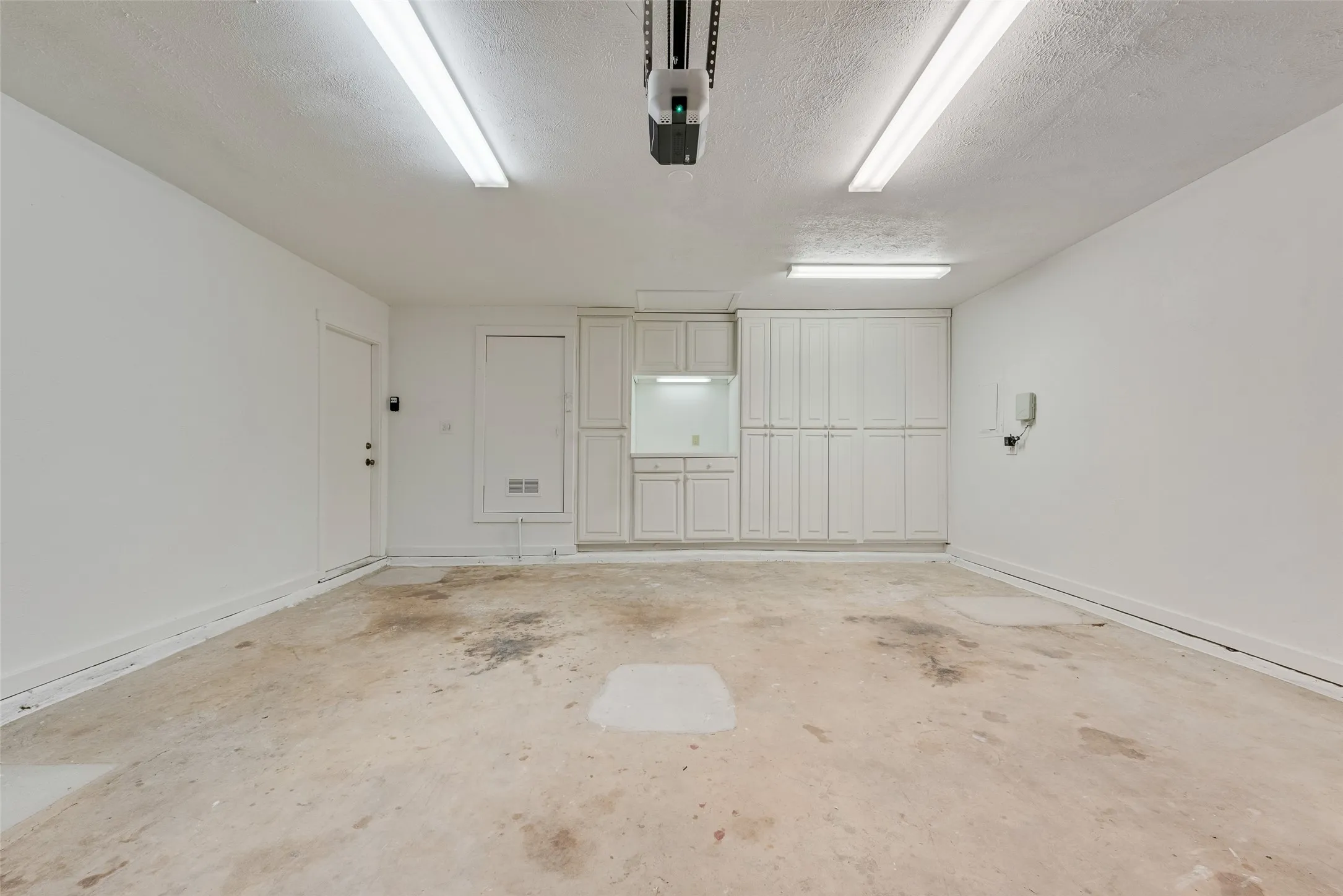 Single Family Residence For Sale in Dallas County , 4612 Gleneagle Street, Mesquite, Texas 75150, 3 Bedroom, 2 Bathroom, 2 Garage spaces, 1,472 Sqft, built in 1980, mls#21364402, Real Estate Agent in Mesquite, Homes For Sale in Dallas county, Homes For Sale in Mesquite, Realtor in Mesquite Texas, Real Estate Brokerage Independent Realty Texas, Luminita Cordes Realtor