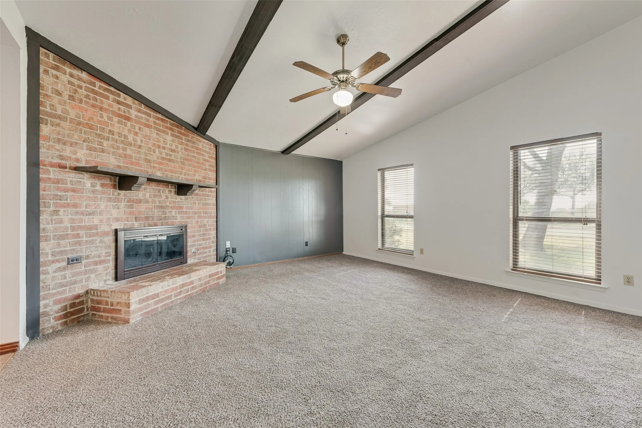 Single Family Residence For Sale in Dallas County , 4612 Gleneagle Street, Mesquite, Texas 75150, 3 Bedroom, 2 Bathroom, 2 Garage spaces, 1,472 Sqft, built in 1980, mls#21364402, Real Estate Agent in Mesquite, Homes For Sale in Dallas county, Homes For Sale in Mesquite, Realtor in Mesquite Texas, Real Estate Brokerage Independent Realty Texas, Luminita Cordes Realtor