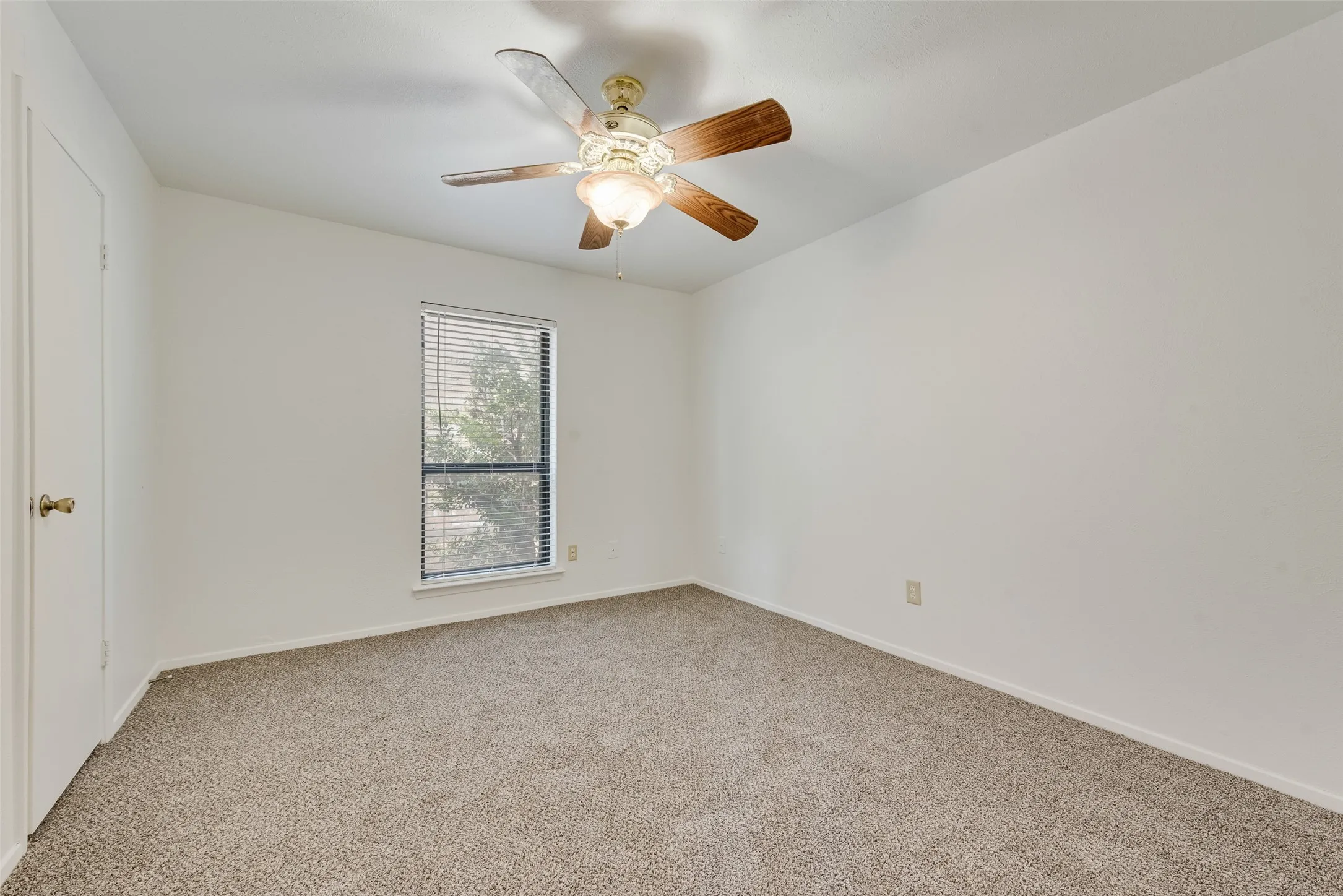 Single Family Residence For Sale in Dallas County , 4612 Gleneagle Street, Mesquite, Texas 75150, 3 Bedroom, 2 Bathroom, 2 Garage spaces, 1,472 Sqft, built in 1980, mls#21364402, Real Estate Agent in Mesquite, Homes For Sale in Dallas county, Homes For Sale in Mesquite, Realtor in Mesquite Texas, Real Estate Brokerage Independent Realty Texas, Luminita Cordes Realtor