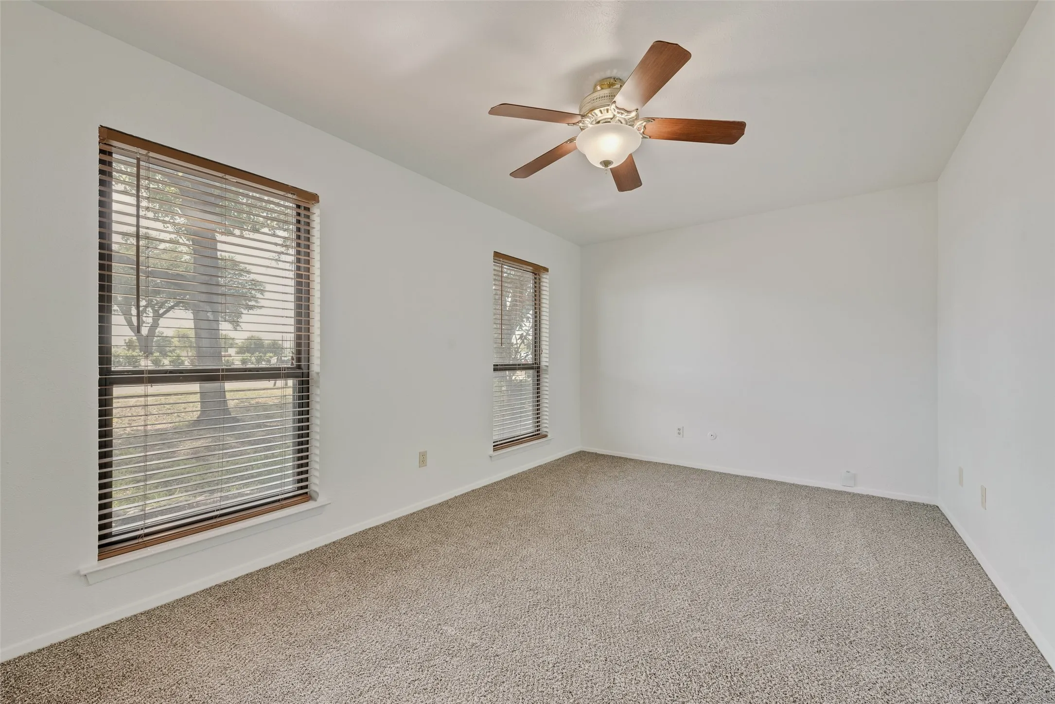 Single Family Residence For Sale in Dallas County , 4612 Gleneagle Street, Mesquite, Texas 75150, 3 Bedroom, 2 Bathroom, 2 Garage spaces, 1,472 Sqft, built in 1980, mls#21364402, Real Estate Agent in Mesquite, Homes For Sale in Dallas county, Homes For Sale in Mesquite, Realtor in Mesquite Texas, Real Estate Brokerage Independent Realty Texas, Luminita Cordes Realtor