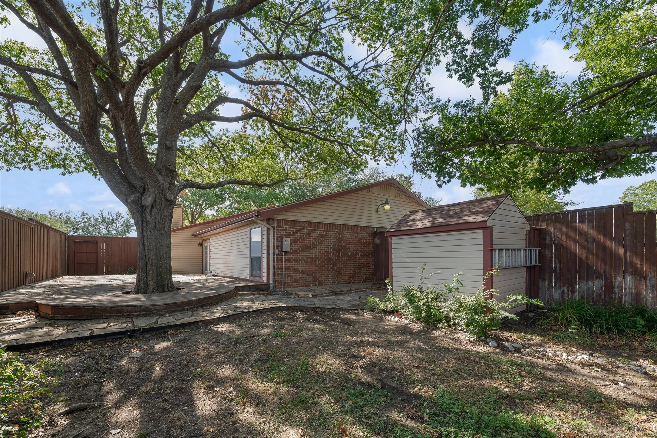 Single Family Residence For Sale in Dallas County , 4612 Gleneagle Street, Mesquite, Texas 75150, 3 Bedroom, 2 Bathroom, 2 Garage spaces, 1,472 Sqft, built in 1980, mls#21364402, Real Estate Agent in Mesquite, Homes For Sale in Dallas county, Homes For Sale in Mesquite, Realtor in Mesquite Texas, Real Estate Brokerage Independent Realty Texas, Luminita Cordes Realtor
