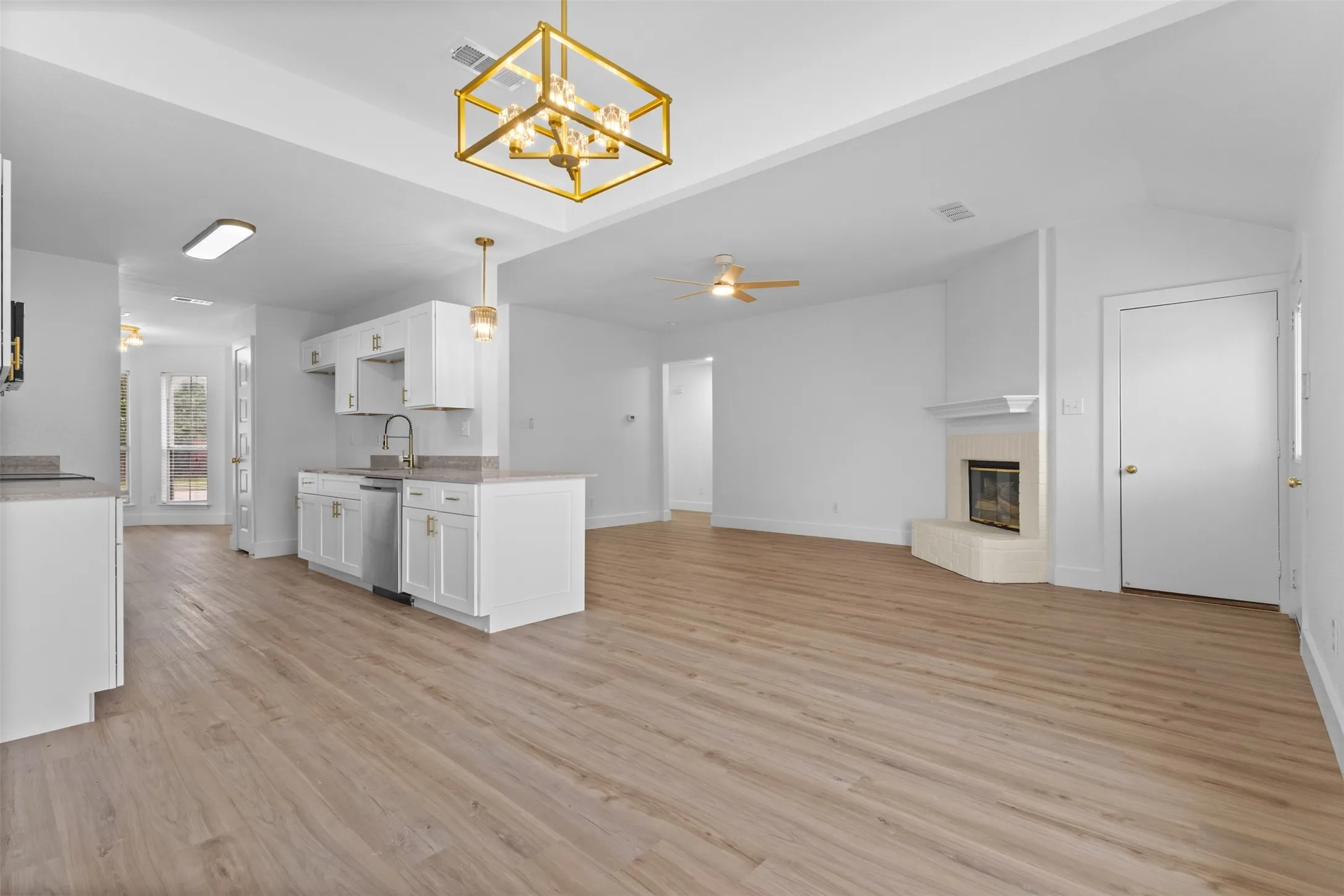 Single Family Residence For Rent in Dallas County , 7205 Airline Drive, Rowlett, Texas 75089, 3 Bedroom, 2 Bathroom, 2 Garage spaces, 1,332 Sqft, built in 1998, mls#21364417, Real Estate Agent in Rowlett, Homes For Rent in Dallas county, Homes For Rent in Rowlett, Realtor in Rowlett Texas, Real Estate Brokerage Independent Realty Texas, Luminita Cordes Realtor