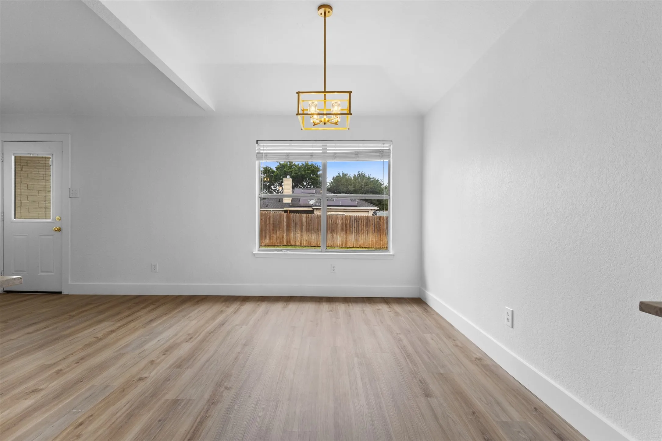 Single Family Residence For Rent in Dallas County , 7205 Airline Drive, Rowlett, Texas 75089, 3 Bedroom, 2 Bathroom, 2 Garage spaces, 1,332 Sqft, built in 1998, mls#21364417, Real Estate Agent in Rowlett, Homes For Rent in Dallas county, Homes For Rent in Rowlett, Realtor in Rowlett Texas, Real Estate Brokerage Independent Realty Texas, Luminita Cordes Realtor