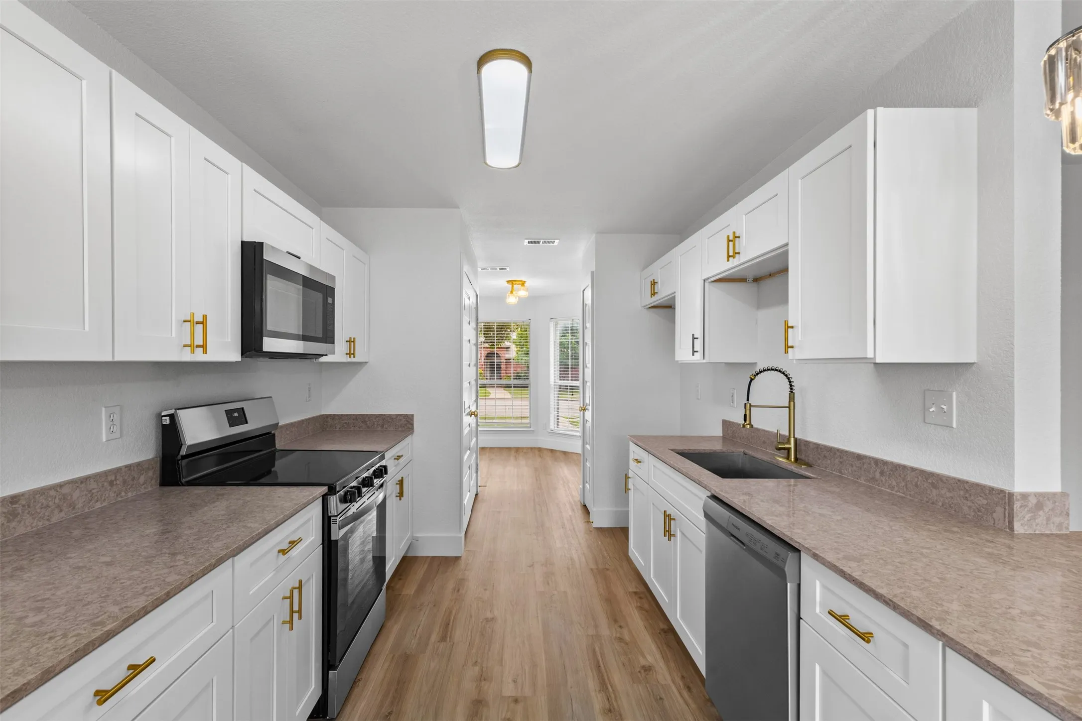 Single Family Residence For Rent in Dallas County , 7205 Airline Drive, Rowlett, Texas 75089, 3 Bedroom, 2 Bathroom, 2 Garage spaces, 1,332 Sqft, built in 1998, mls#21364417, Real Estate Agent in Rowlett, Homes For Rent in Dallas county, Homes For Rent in Rowlett, Realtor in Rowlett Texas, Real Estate Brokerage Independent Realty Texas, Luminita Cordes Realtor