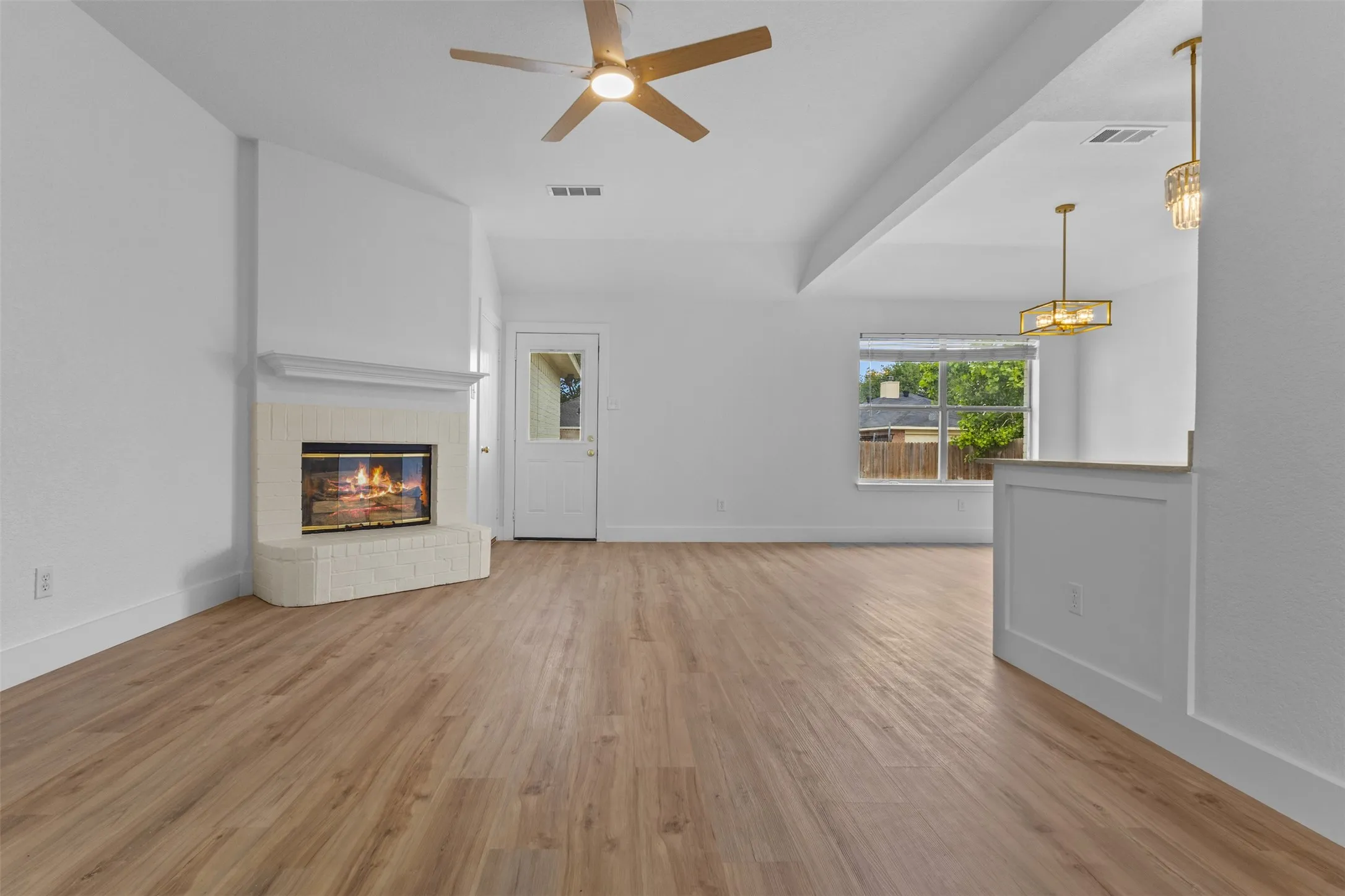 Single Family Residence For Rent in Dallas County , 7205 Airline Drive, Rowlett, Texas 75089, 3 Bedroom, 2 Bathroom, 2 Garage spaces, 1,332 Sqft, built in 1998, mls#21364417, Real Estate Agent in Rowlett, Homes For Rent in Dallas county, Homes For Rent in Rowlett, Realtor in Rowlett Texas, Real Estate Brokerage Independent Realty Texas, Luminita Cordes Realtor