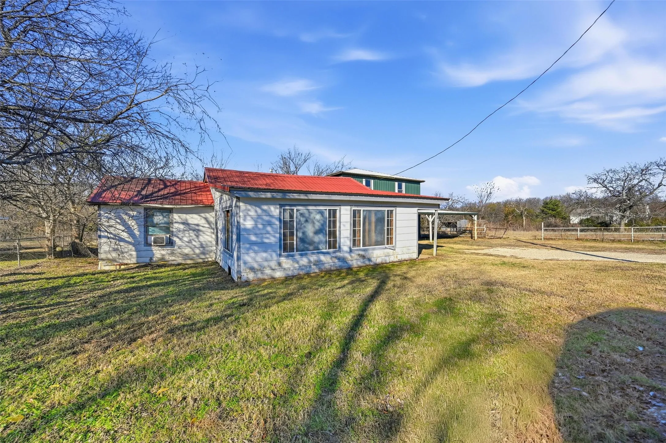 Single Family Residence For Sale in Johnson County , 604 S Spears Street, Alvarado, Texas 76009, 3 Bedroom, 1 Bathroom, 2 Garage spaces, 1,224 Sqft, built in 1952, Price $180,000, mls#21350308, Real Estate Agent in Alvarado, Homes For Sale in Johnson county, Homes For Sale in Alvarado, Realtor in Alvarado Texas, Real Estate Brokerage Independent Realty Texas, Luminita Cordes Realtor