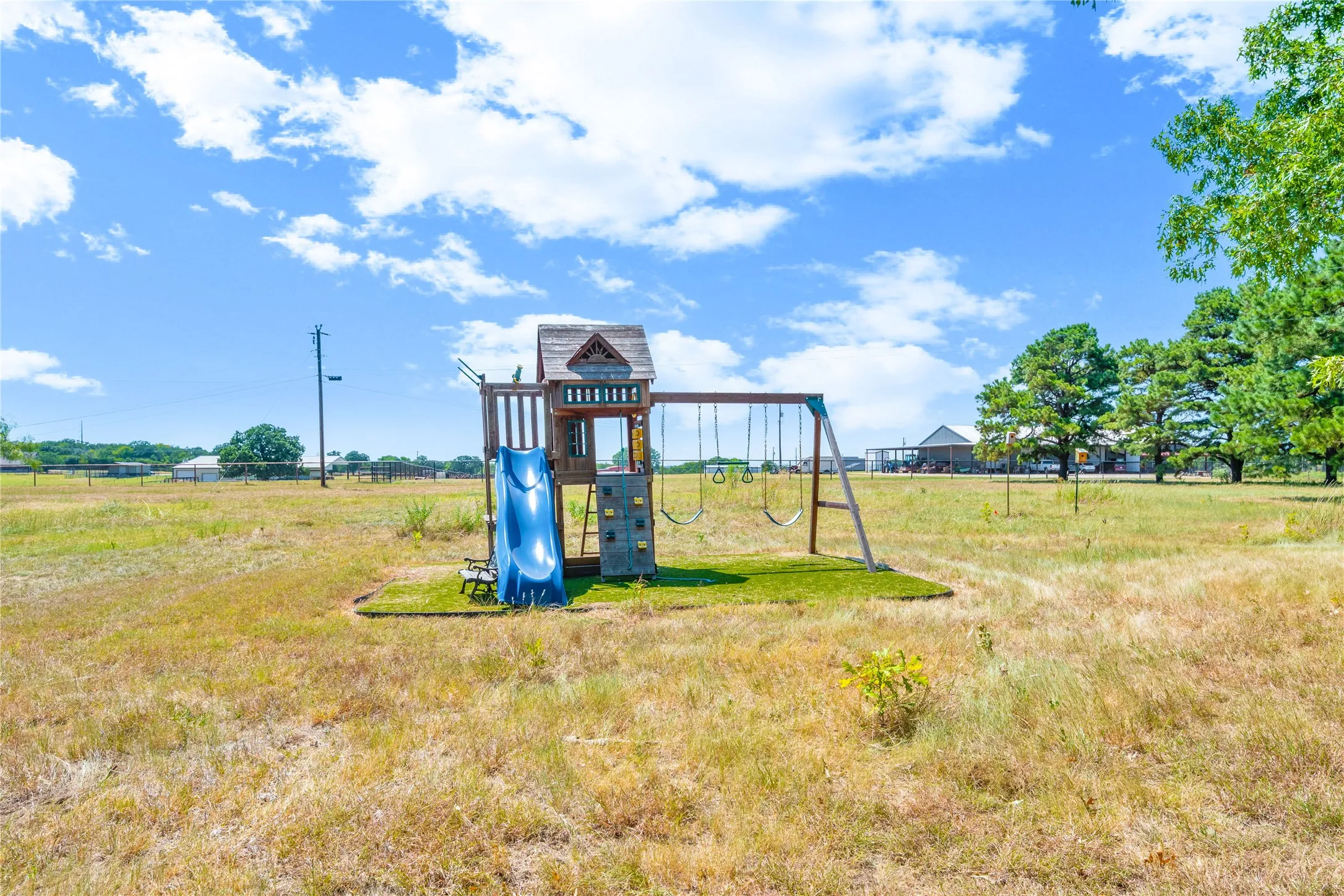 Single Family Residence For Sale in Johnson County , 3007 County Road 805b, Cleburne, Texas 76031, 4 Bedroom, 3 Bathroom, Garage spaces, 2,910 Sqft, built in 1968, mls#21364433, Real Estate Agent in Cleburne, Homes For Sale in Johnson county, Homes For Sale in Cleburne, Realtor in Cleburne Texas, Real Estate Brokerage Independent Realty Texas, Luminita Cordes Realtor