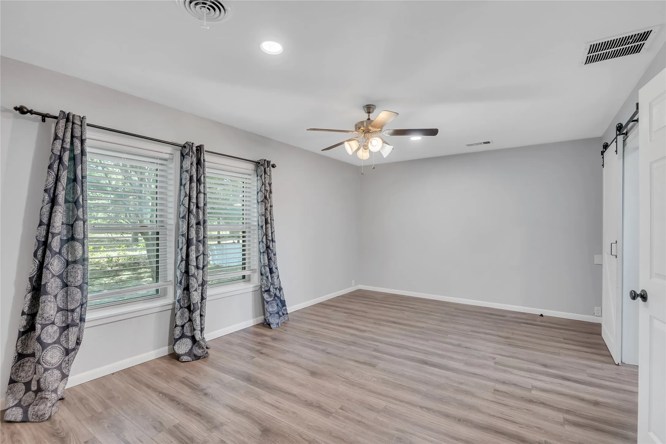 Single Family Residence For Sale in Johnson County , 3007 County Road 805b, Cleburne, Texas 76031, 4 Bedroom, 3 Bathroom, Garage spaces, 2,910 Sqft, built in 1968, mls#21364433, Real Estate Agent in Cleburne, Homes For Sale in Johnson county, Homes For Sale in Cleburne, Realtor in Cleburne Texas, Real Estate Brokerage Independent Realty Texas, Luminita Cordes Realtor