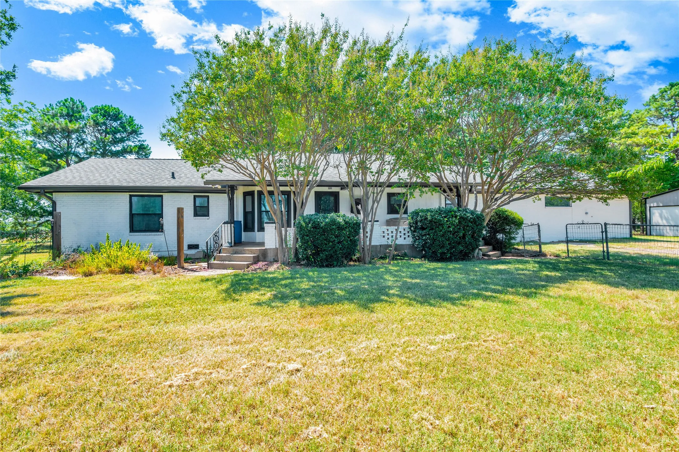 Single Family Residence For Sale in Johnson County , 3007 County Road 805b, Cleburne, Texas 76031, 4 Bedroom, 3 Bathroom, Garage spaces, 2,910 Sqft, built in 1968, mls#21364433, Real Estate Agent in Cleburne, Homes For Sale in Johnson county, Homes For Sale in Cleburne, Realtor in Cleburne Texas, Real Estate Brokerage Independent Realty Texas, Luminita Cordes Realtor