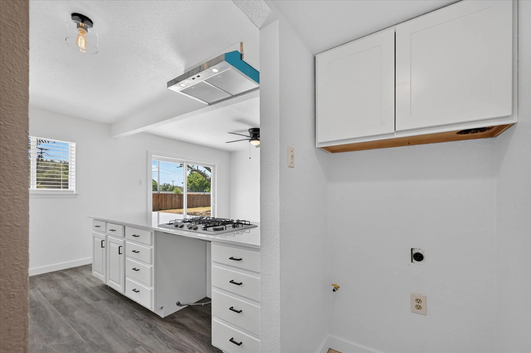 Single Family Residence For Rent in Dallas County , 620 Royal Crest Drive, Richardson, Texas 75081, 3 Bedroom, 2 Bathroom, Garage spaces, 1,382 Sqft, built in 1967, mls#21364449, Real Estate Agent in Richardson, Homes For Rent in Dallas county, Homes For Rent in Richardson, Realtor in Richardson Texas, Real Estate Brokerage Independent Realty Texas, Luminita Cordes Realtor