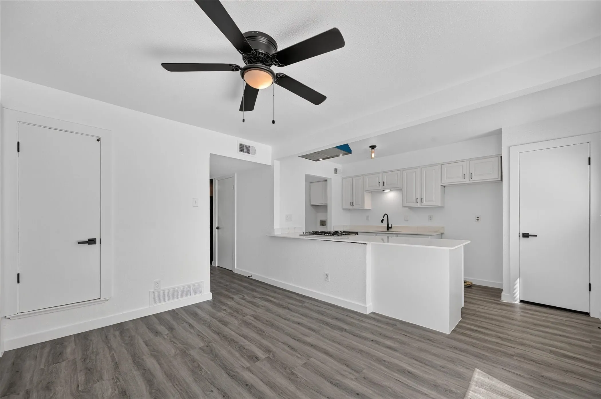Single Family Residence For Rent in Dallas County , 620 Royal Crest Drive, Richardson, Texas 75081, 3 Bedroom, 2 Bathroom, Garage spaces, 1,382 Sqft, built in 1967, mls#21364449, Real Estate Agent in Richardson, Homes For Rent in Dallas county, Homes For Rent in Richardson, Realtor in Richardson Texas, Real Estate Brokerage Independent Realty Texas, Luminita Cordes Realtor
