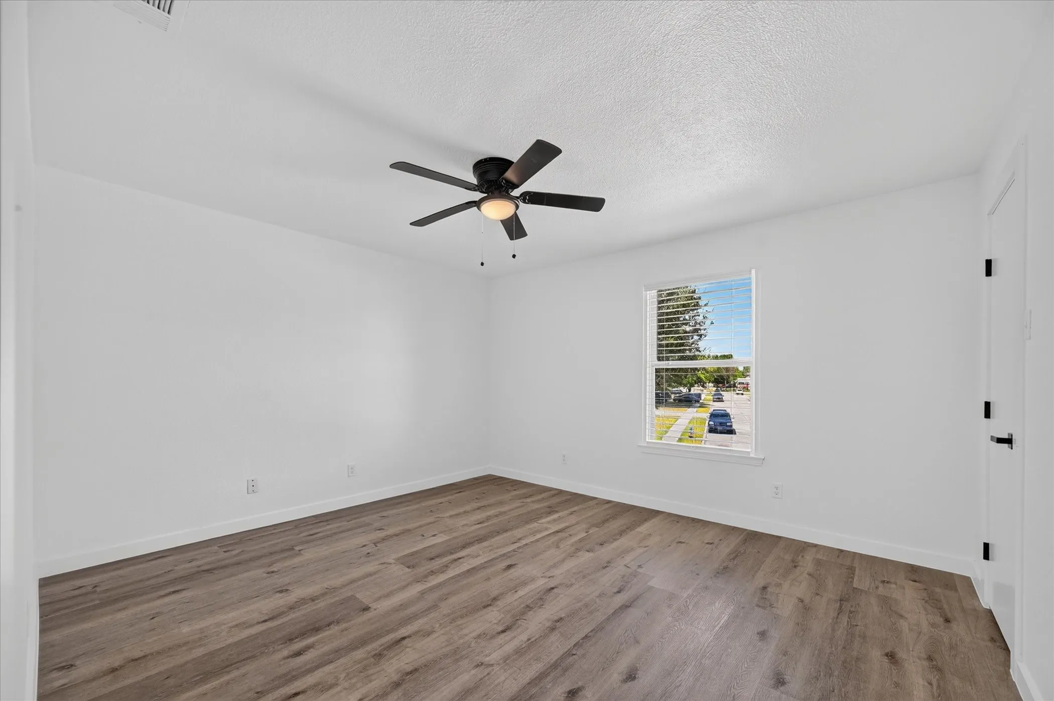 Single Family Residence For Rent in Dallas County , 620 Royal Crest Drive, Richardson, Texas 75081, 3 Bedroom, 2 Bathroom, Garage spaces, 1,382 Sqft, built in 1967, mls#21364449, Real Estate Agent in Richardson, Homes For Rent in Dallas county, Homes For Rent in Richardson, Realtor in Richardson Texas, Real Estate Brokerage Independent Realty Texas, Luminita Cordes Realtor