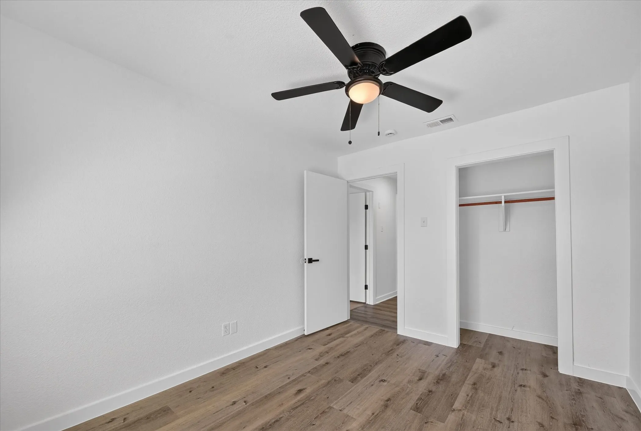 Single Family Residence For Rent in Dallas County , 620 Royal Crest Drive, Richardson, Texas 75081, 3 Bedroom, 2 Bathroom, Garage spaces, 1,382 Sqft, built in 1967, mls#21364449, Real Estate Agent in Richardson, Homes For Rent in Dallas county, Homes For Rent in Richardson, Realtor in Richardson Texas, Real Estate Brokerage Independent Realty Texas, Luminita Cordes Realtor