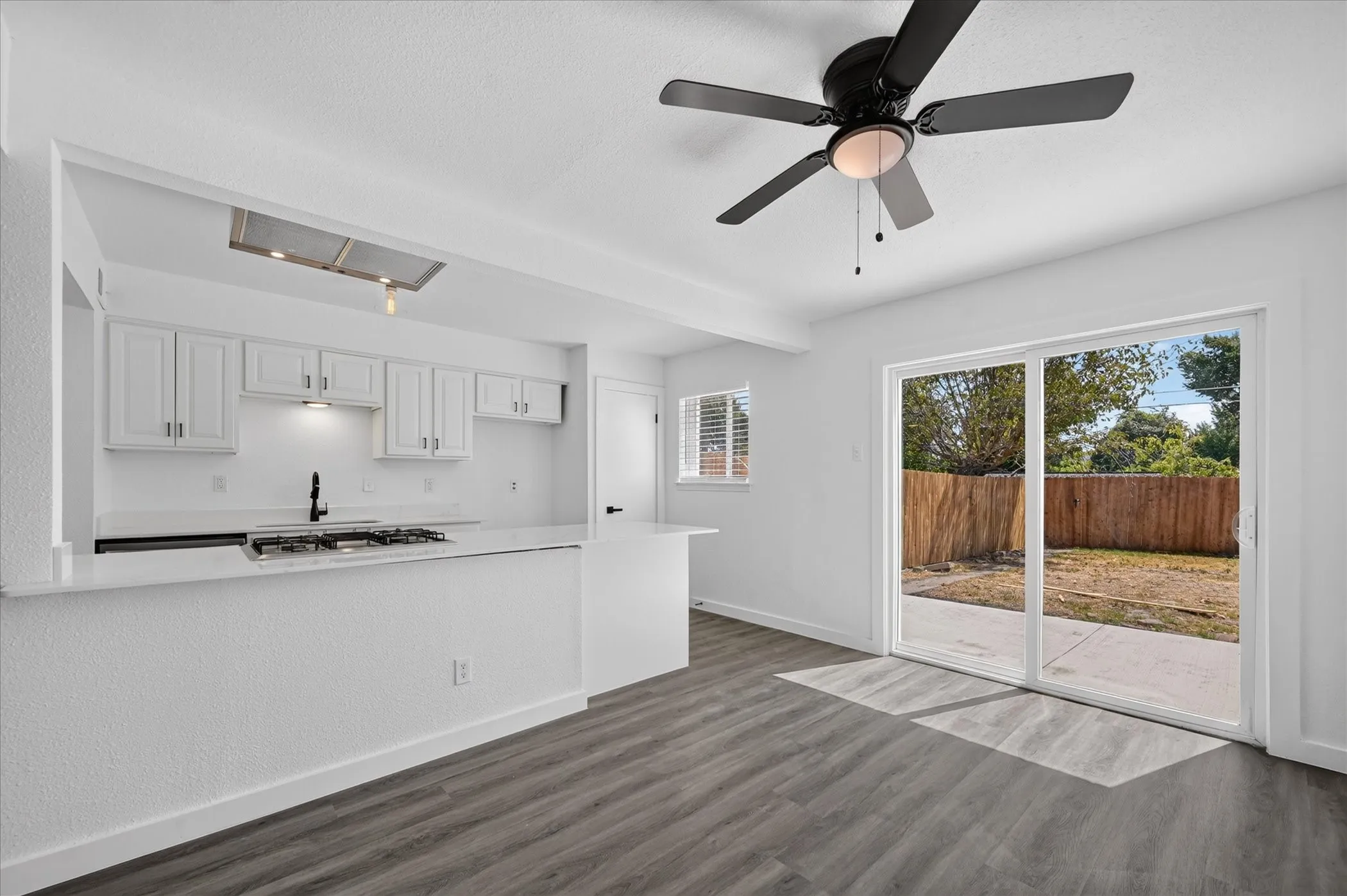 Single Family Residence For Rent in Dallas County , 620 Royal Crest Drive, Richardson, Texas 75081, 3 Bedroom, 2 Bathroom, Garage spaces, 1,382 Sqft, built in 1967, mls#21364449, Real Estate Agent in Richardson, Homes For Rent in Dallas county, Homes For Rent in Richardson, Realtor in Richardson Texas, Real Estate Brokerage Independent Realty Texas, Luminita Cordes Realtor