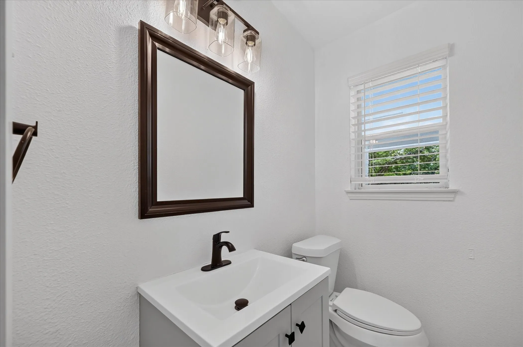 Single Family Residence For Rent in Dallas County , 620 Royal Crest Drive, Richardson, Texas 75081, 3 Bedroom, 2 Bathroom, Garage spaces, 1,382 Sqft, built in 1967, mls#21364449, Real Estate Agent in Richardson, Homes For Rent in Dallas county, Homes For Rent in Richardson, Realtor in Richardson Texas, Real Estate Brokerage Independent Realty Texas, Luminita Cordes Realtor