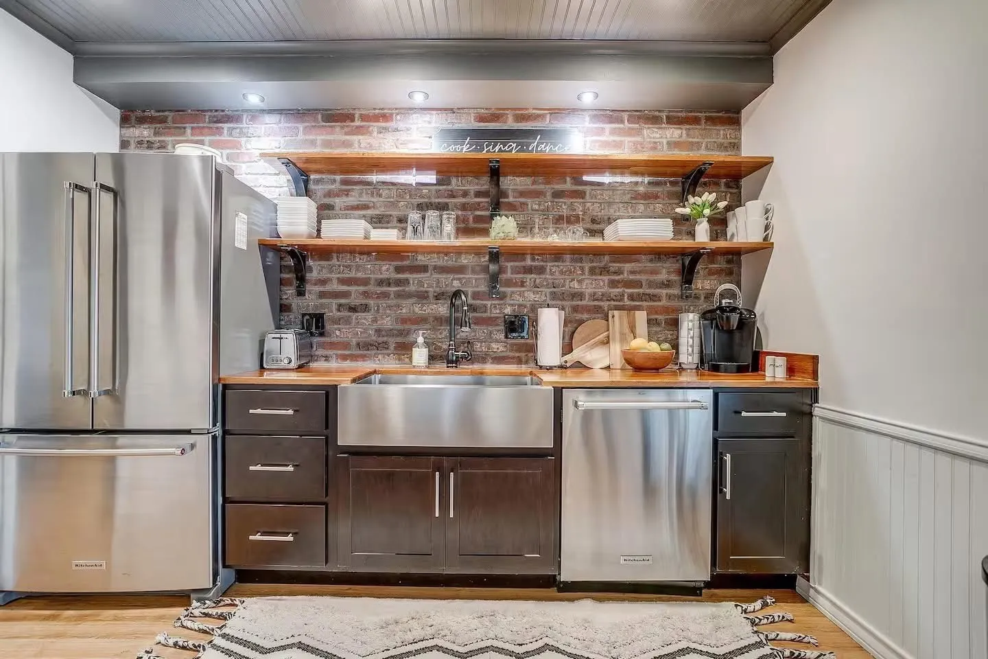 Single Family Residence For Sale in Hood County , 218 N Crockett Street, Granbury, Texas 76048, 2 Bedroom, 2 Bathroom, Garage spaces, 1,360 Sqft, built in 1980, mls#21363493, Real Estate Agent in Granbury, Homes For Sale in Hood county, Homes For Sale in Granbury, Realtor in Granbury Texas, Real Estate Brokerage Independent Realty Texas, Luminita Cordes Realtor