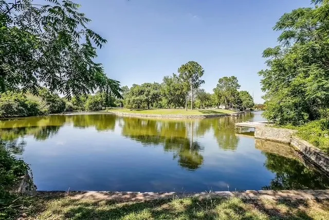 Single Family Residence For Sale in Hood County , 218 N Crockett Street, Granbury, Texas 76048, 2 Bedroom, 2 Bathroom, Garage spaces, 1,360 Sqft, built in 1980, mls#21363493, Real Estate Agent in Granbury, Homes For Sale in Hood county, Homes For Sale in Granbury, Realtor in Granbury Texas, Real Estate Brokerage Independent Realty Texas, Luminita Cordes Realtor