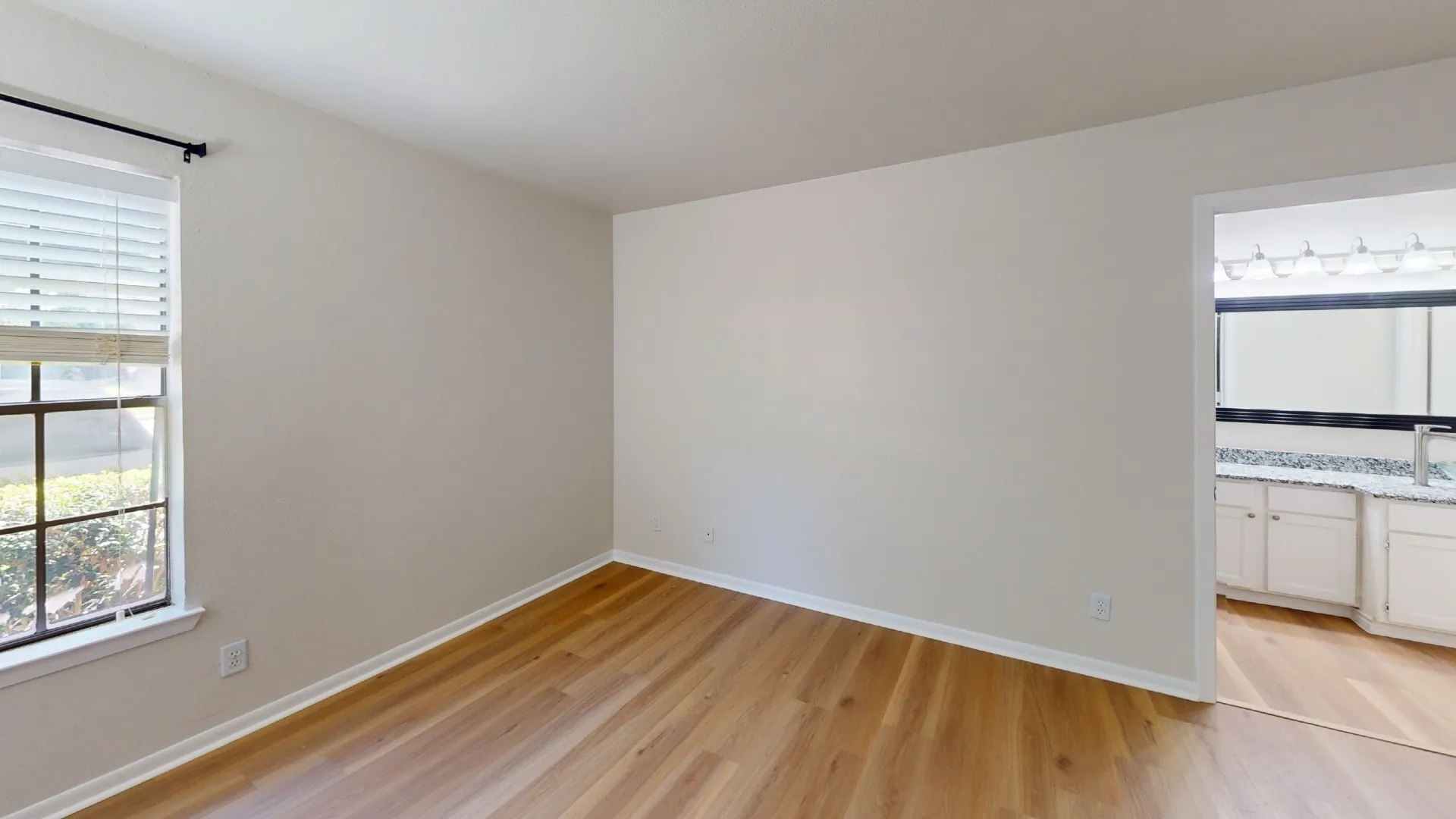 Condominium For Rent in Dallas County , 5335 Bent Tree Forest Drive 150, Dallas, Texas 75248, 1 Bedroom, 2 Bathroom, Garage spaces, 878 Sqft, built in 1981, mls#21364450, Real Estate Agent in Dallas, Homes For Rent in Dallas county, Homes For Rent in Dallas, Realtor in Dallas Texas, Real Estate Brokerage Independent Realty Texas, Luminita Cordes Realtor