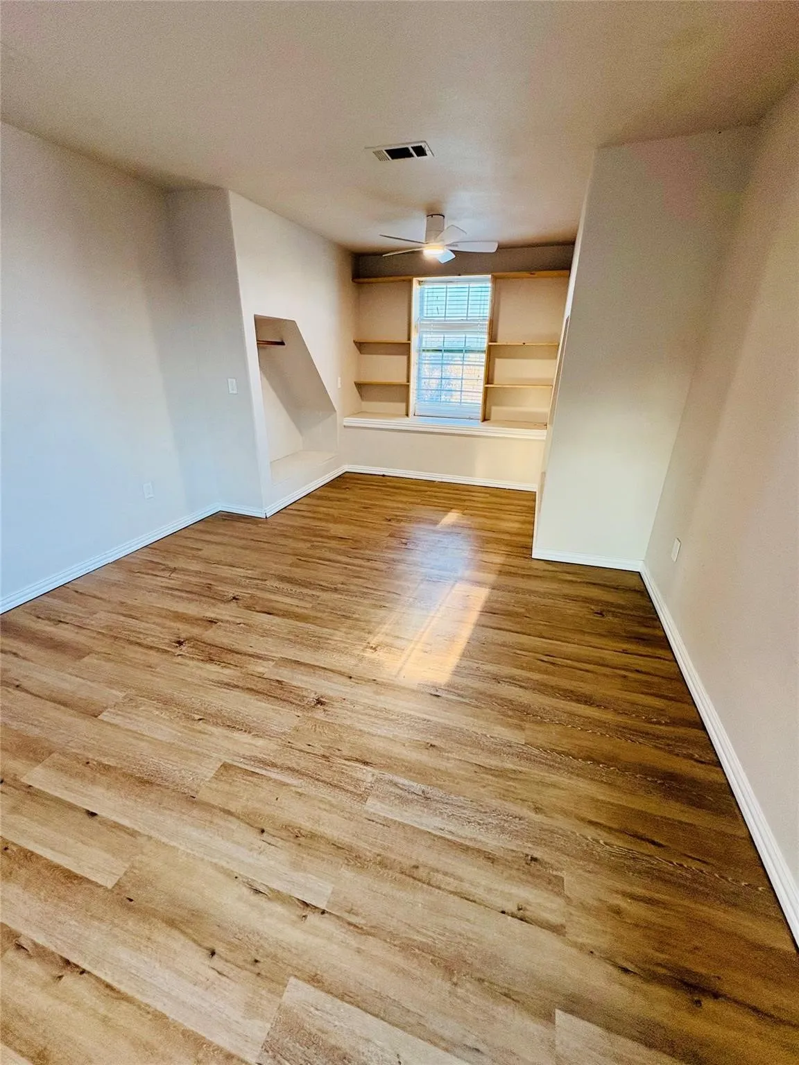 Single Family Residence For Sale in Bosque County , 119 County Road 1812, Clifton, Texas 76634, 3 Bedroom, 3 Bathroom, Garage spaces, 1,936 Sqft, built in 1965, Price $150,000, mls#21364209, Real Estate Agent in Clifton, Homes For Sale in Bosque county, Homes For Sale in Clifton, Realtor in Clifton Texas, Real Estate Brokerage Independent Realty Texas, Luminita Cordes Realtor