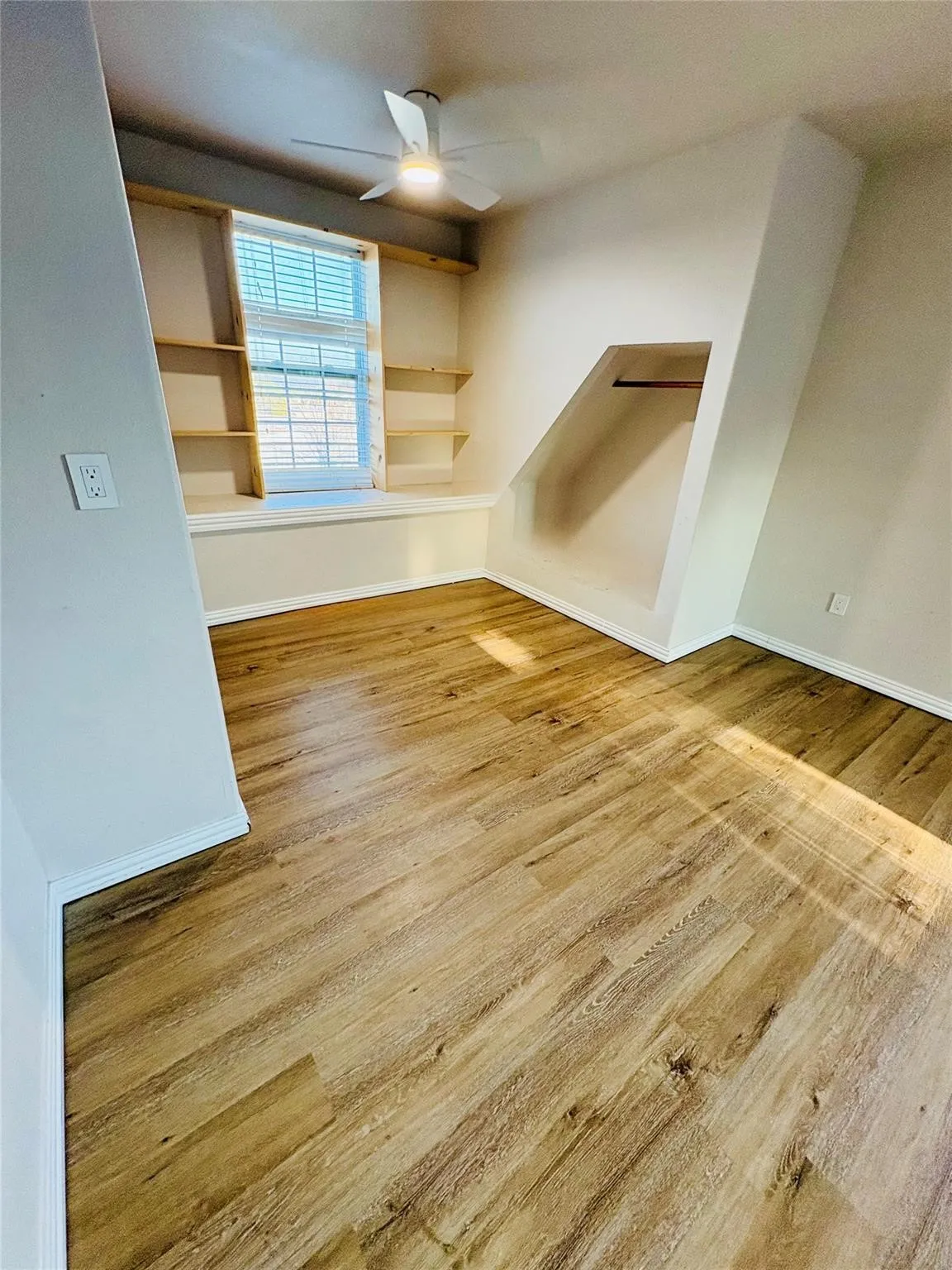 Single Family Residence For Sale in Bosque County , 119 County Road 1812, Clifton, Texas 76634, 3 Bedroom, 3 Bathroom, Garage spaces, 1,936 Sqft, built in 1965, Price $150,000, mls#21364209, Real Estate Agent in Clifton, Homes For Sale in Bosque county, Homes For Sale in Clifton, Realtor in Clifton Texas, Real Estate Brokerage Independent Realty Texas, Luminita Cordes Realtor