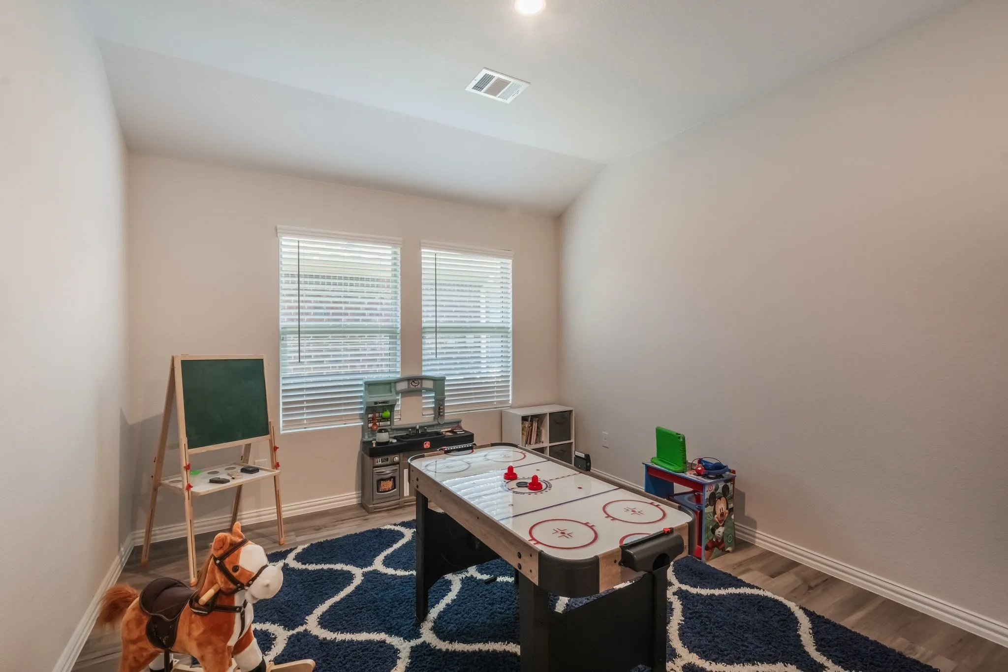 Single Family Residence For Sale in Denton County , 1805 Gold Mine Trail, Aubrey, Texas 76227, 4 Bedroom, 3 Bathroom, 2 Garage spaces, 2,270 Sqft, built in 2020, mls#21364431, Real Estate Agent in Aubrey, Homes For Sale in Denton county, Homes For Sale in Aubrey, Realtor in Aubrey Texas, Real Estate Brokerage Independent Realty Texas, Luminita Cordes Realtor