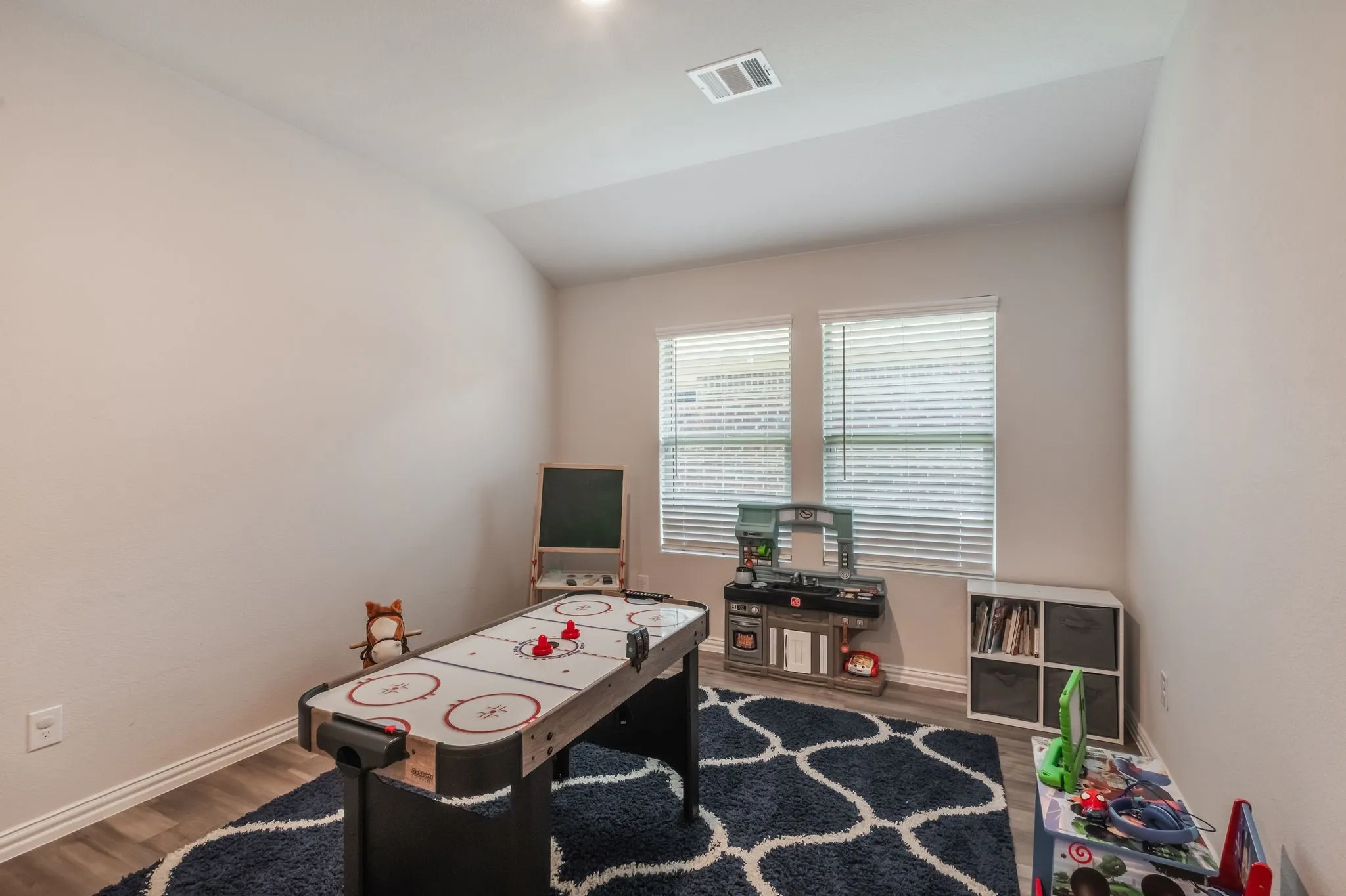 Single Family Residence For Sale in Denton County , 1805 Gold Mine Trail, Aubrey, Texas 76227, 4 Bedroom, 3 Bathroom, 2 Garage spaces, 2,270 Sqft, built in 2020, mls#21364431, Real Estate Agent in Aubrey, Homes For Sale in Denton county, Homes For Sale in Aubrey, Realtor in Aubrey Texas, Real Estate Brokerage Independent Realty Texas, Luminita Cordes Realtor