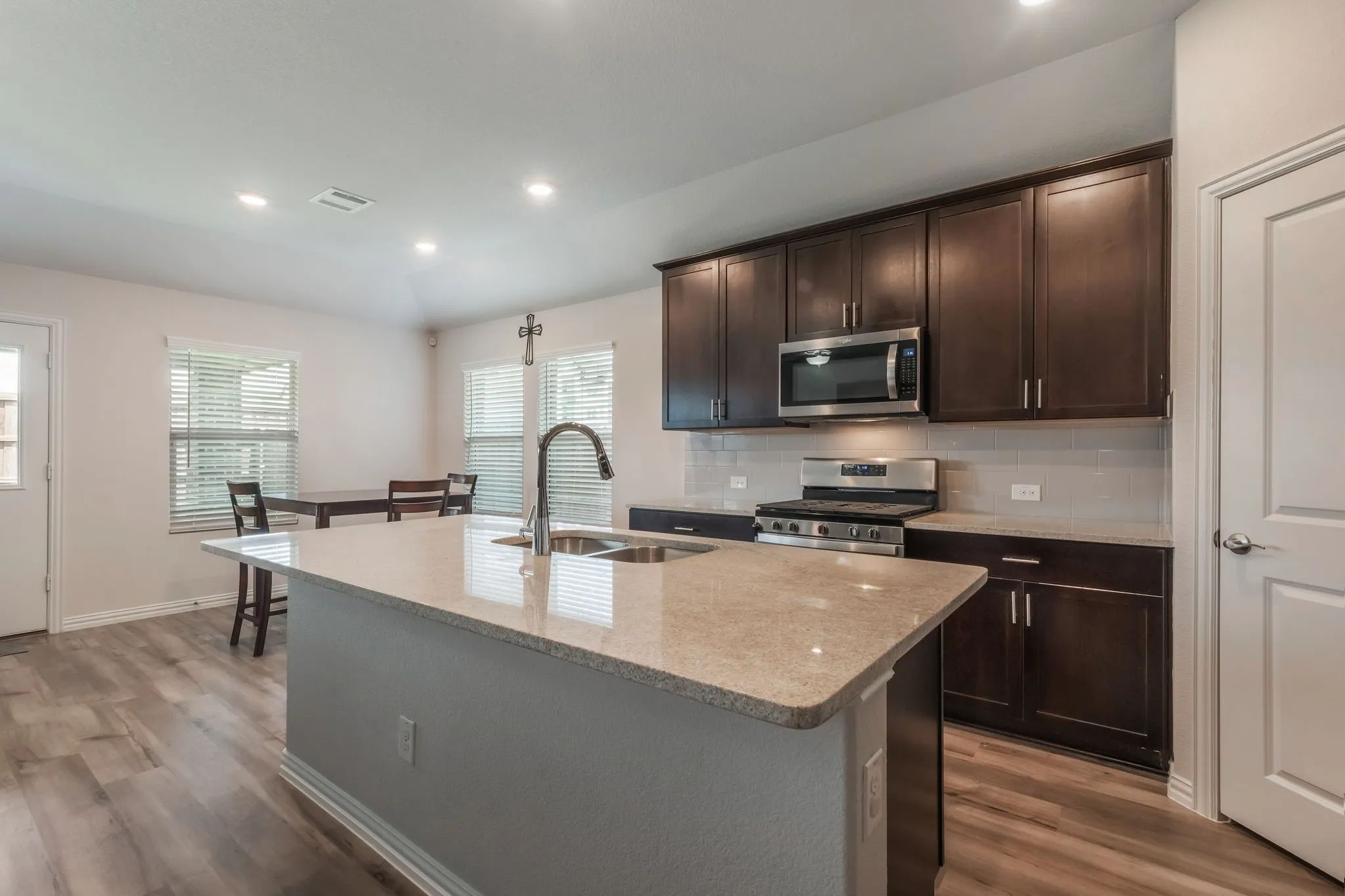 Single Family Residence For Sale in Denton County , 1805 Gold Mine Trail, Aubrey, Texas 76227, 4 Bedroom, 3 Bathroom, 2 Garage spaces, 2,270 Sqft, built in 2020, mls#21364431, Real Estate Agent in Aubrey, Homes For Sale in Denton county, Homes For Sale in Aubrey, Realtor in Aubrey Texas, Real Estate Brokerage Independent Realty Texas, Luminita Cordes Realtor