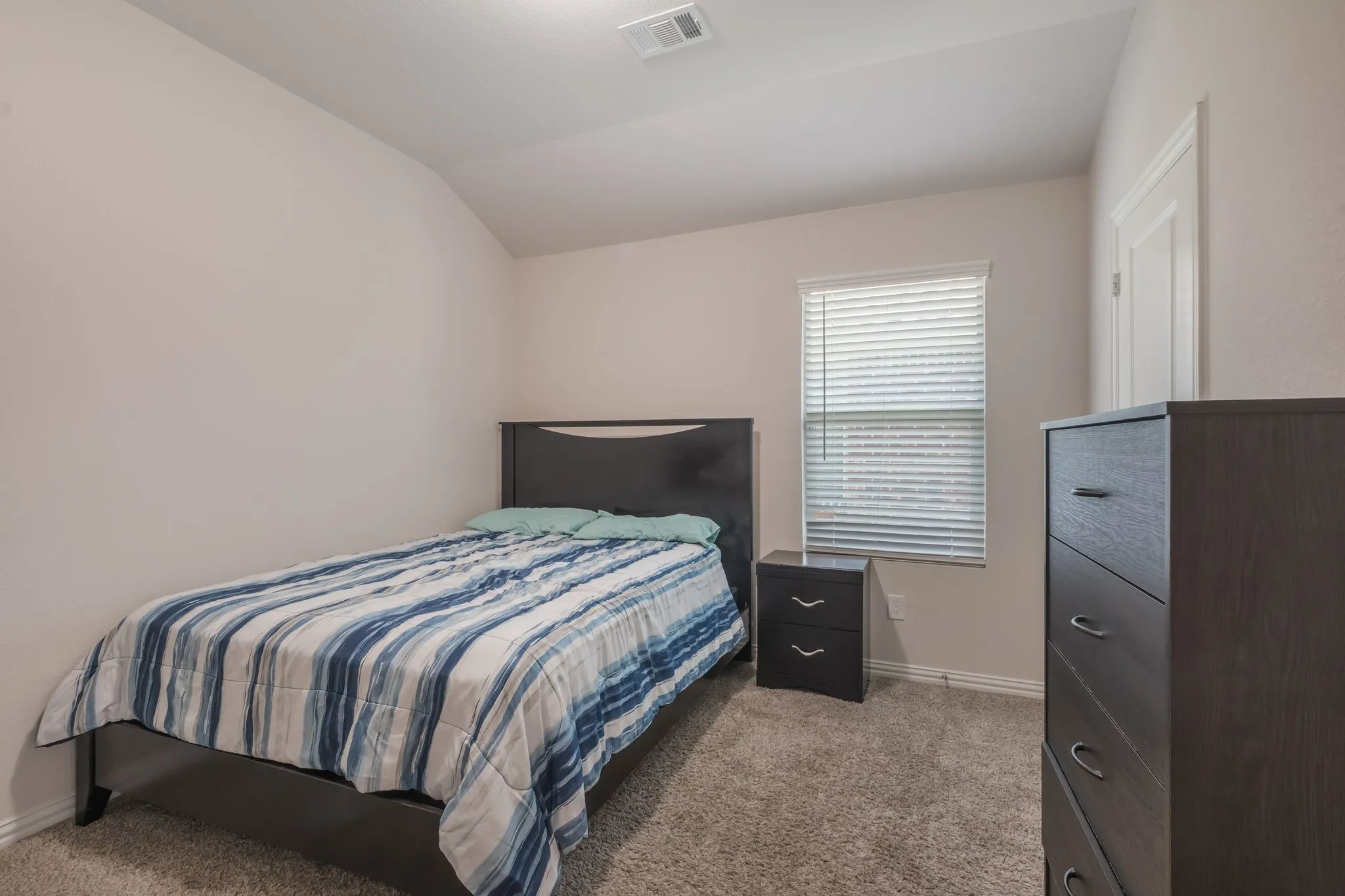 Single Family Residence For Sale in Denton County , 1805 Gold Mine Trail, Aubrey, Texas 76227, 4 Bedroom, 3 Bathroom, 2 Garage spaces, 2,270 Sqft, built in 2020, mls#21364431, Real Estate Agent in Aubrey, Homes For Sale in Denton county, Homes For Sale in Aubrey, Realtor in Aubrey Texas, Real Estate Brokerage Independent Realty Texas, Luminita Cordes Realtor