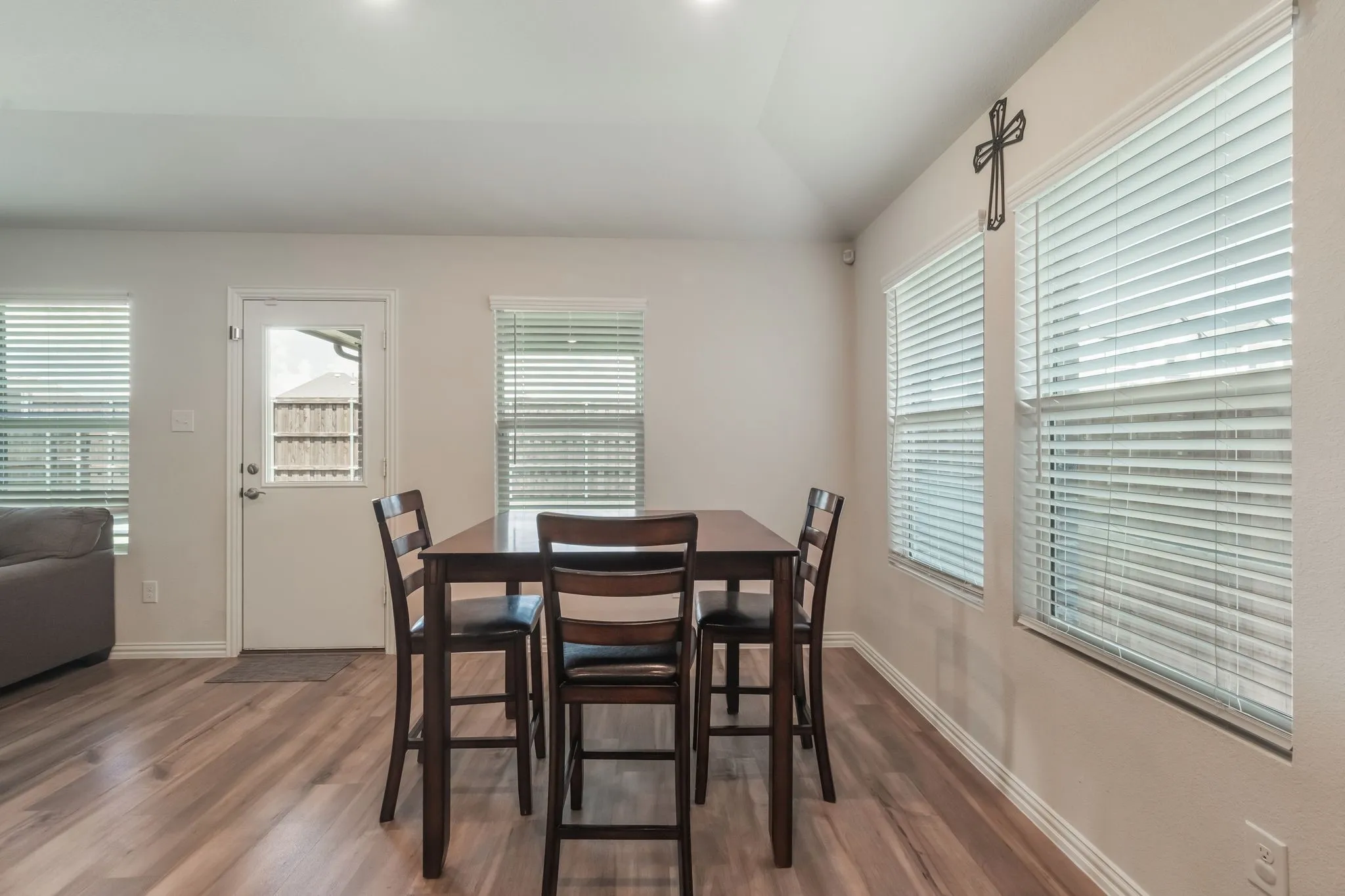 Single Family Residence For Sale in Denton County , 1805 Gold Mine Trail, Aubrey, Texas 76227, 4 Bedroom, 3 Bathroom, 2 Garage spaces, 2,270 Sqft, built in 2020, mls#21364431, Real Estate Agent in Aubrey, Homes For Sale in Denton county, Homes For Sale in Aubrey, Realtor in Aubrey Texas, Real Estate Brokerage Independent Realty Texas, Luminita Cordes Realtor