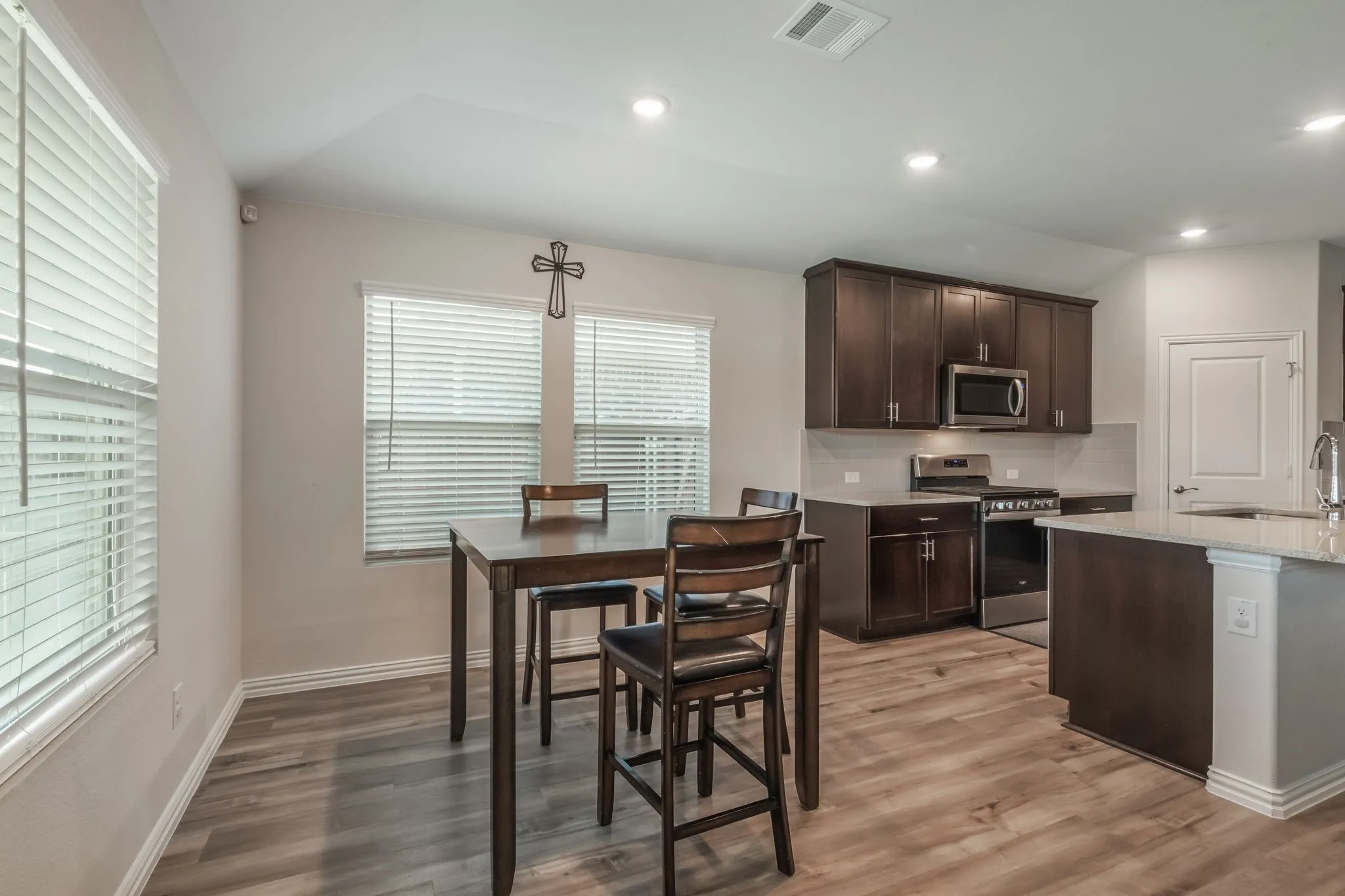 Single Family Residence For Sale in Denton County , 1805 Gold Mine Trail, Aubrey, Texas 76227, 4 Bedroom, 3 Bathroom, 2 Garage spaces, 2,270 Sqft, built in 2020, mls#21364431, Real Estate Agent in Aubrey, Homes For Sale in Denton county, Homes For Sale in Aubrey, Realtor in Aubrey Texas, Real Estate Brokerage Independent Realty Texas, Luminita Cordes Realtor
